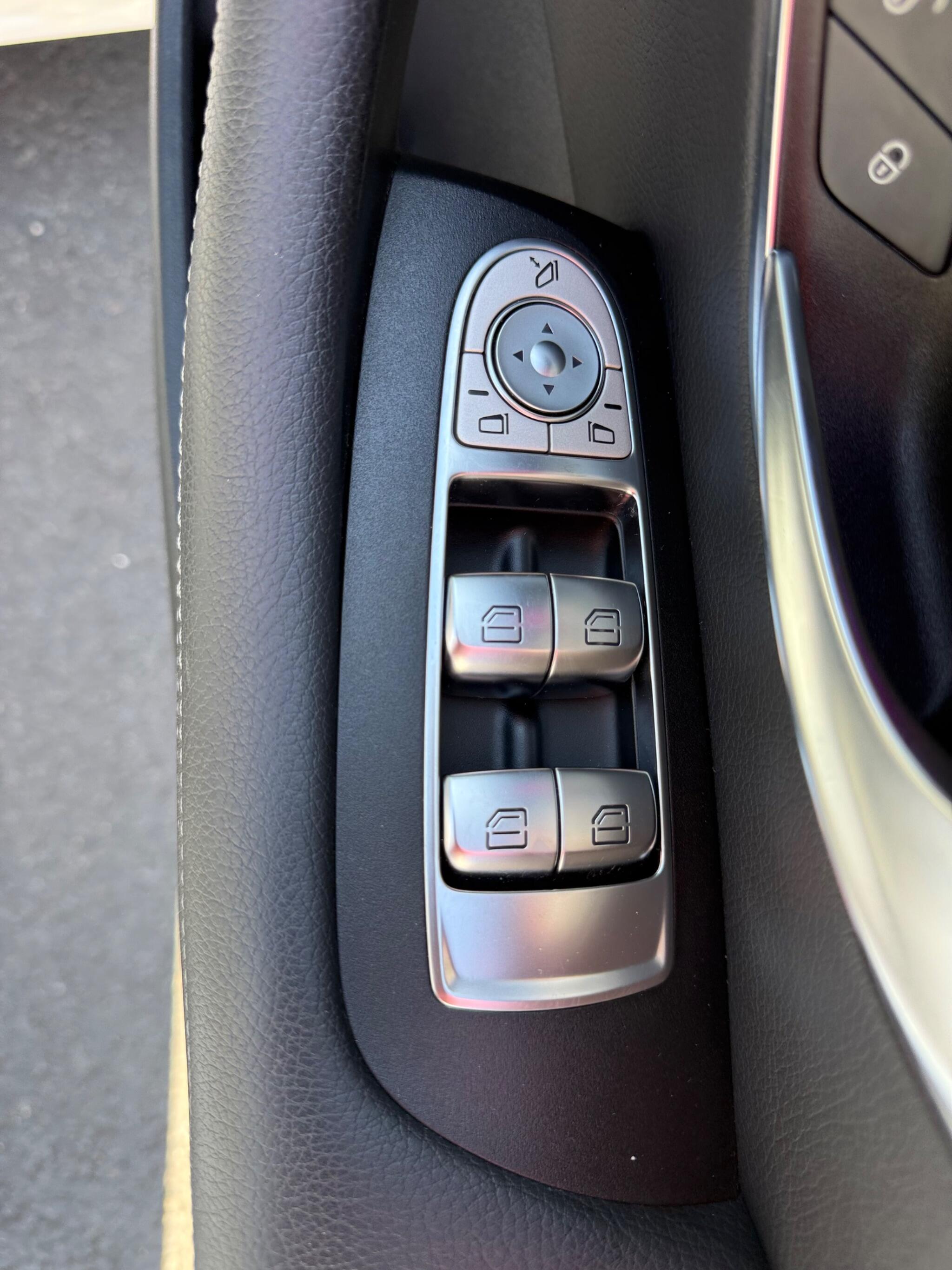 Mercedes-Benz E-Class view 18