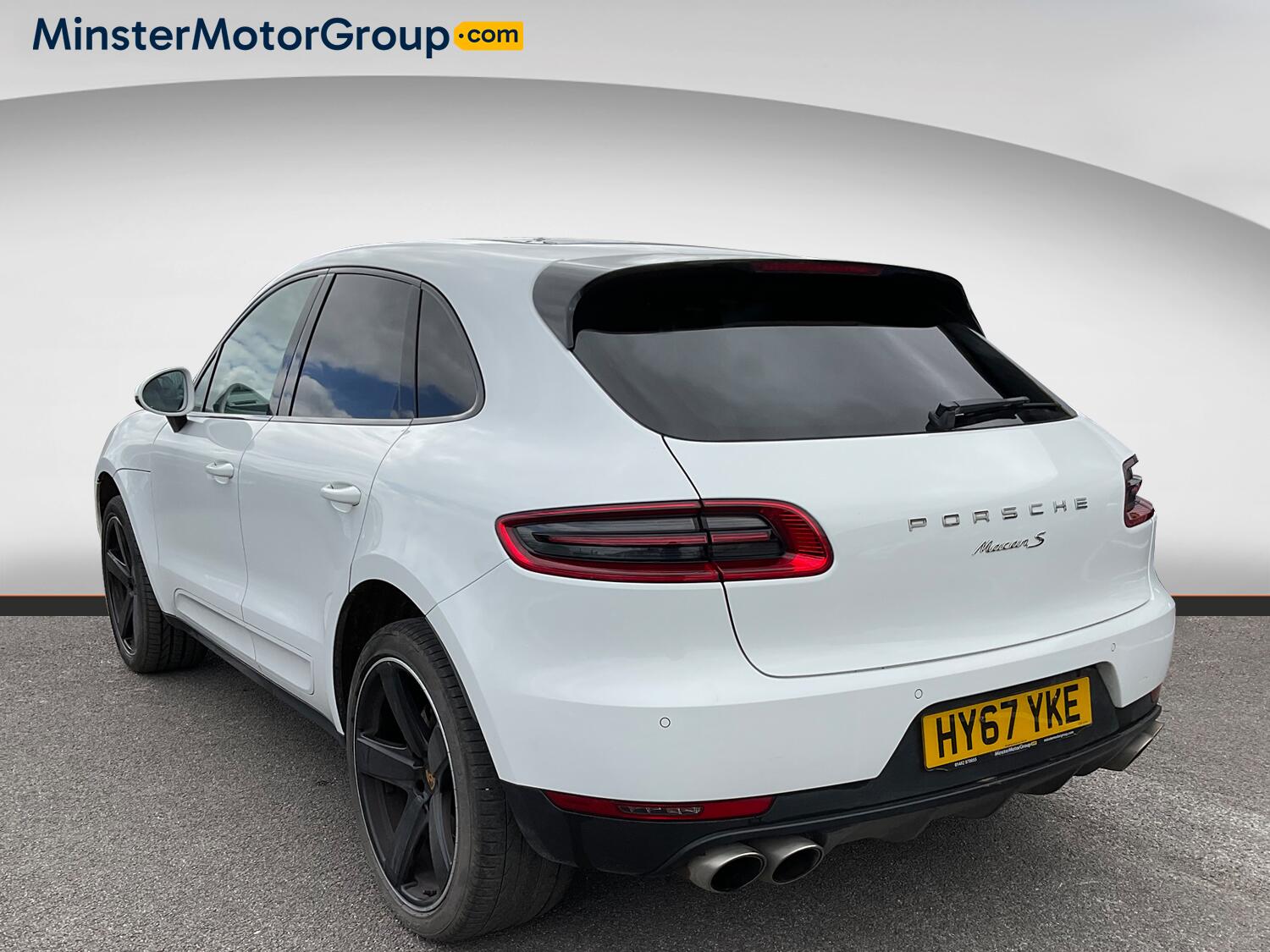 Porsche Macan view 4