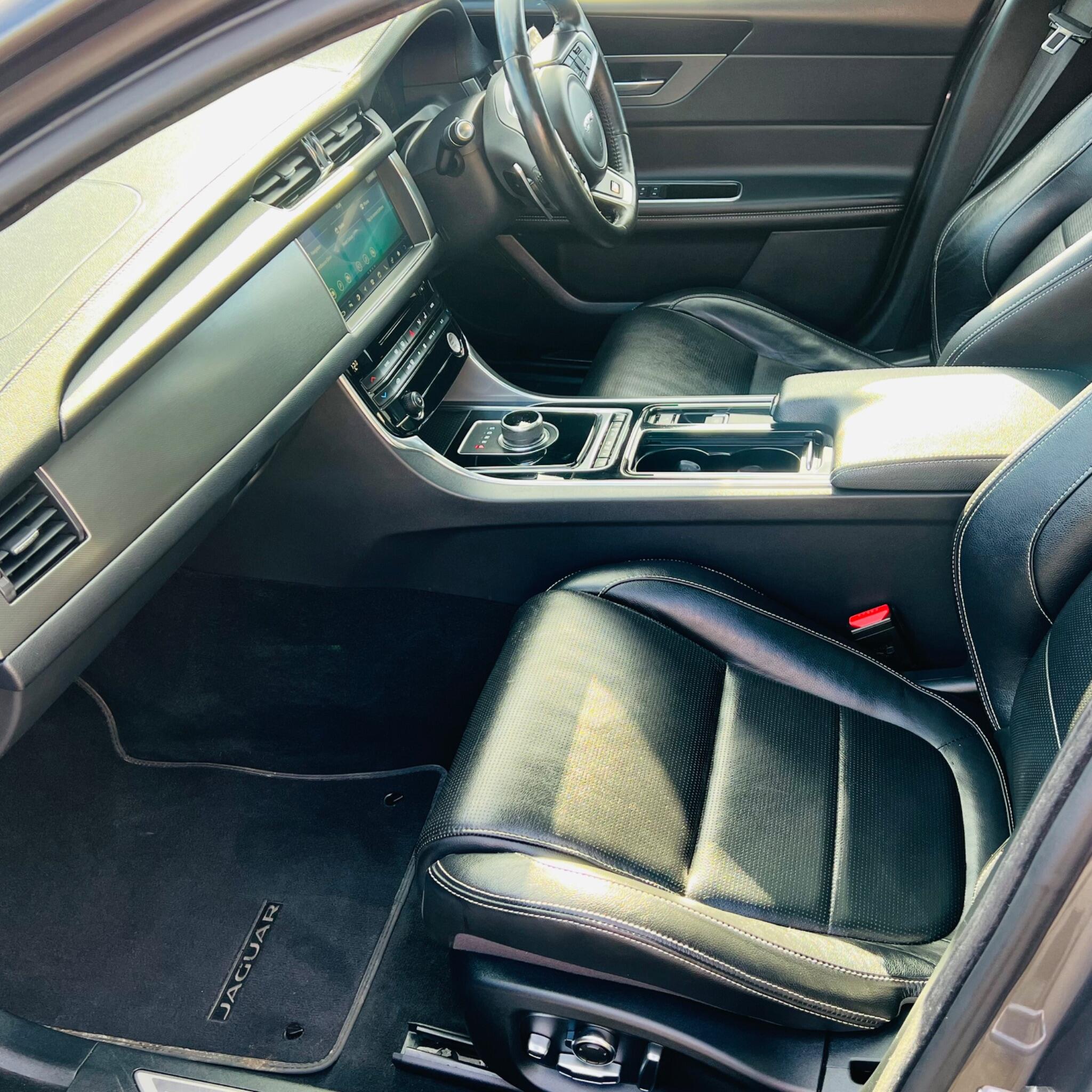 Jaguar XF view 30