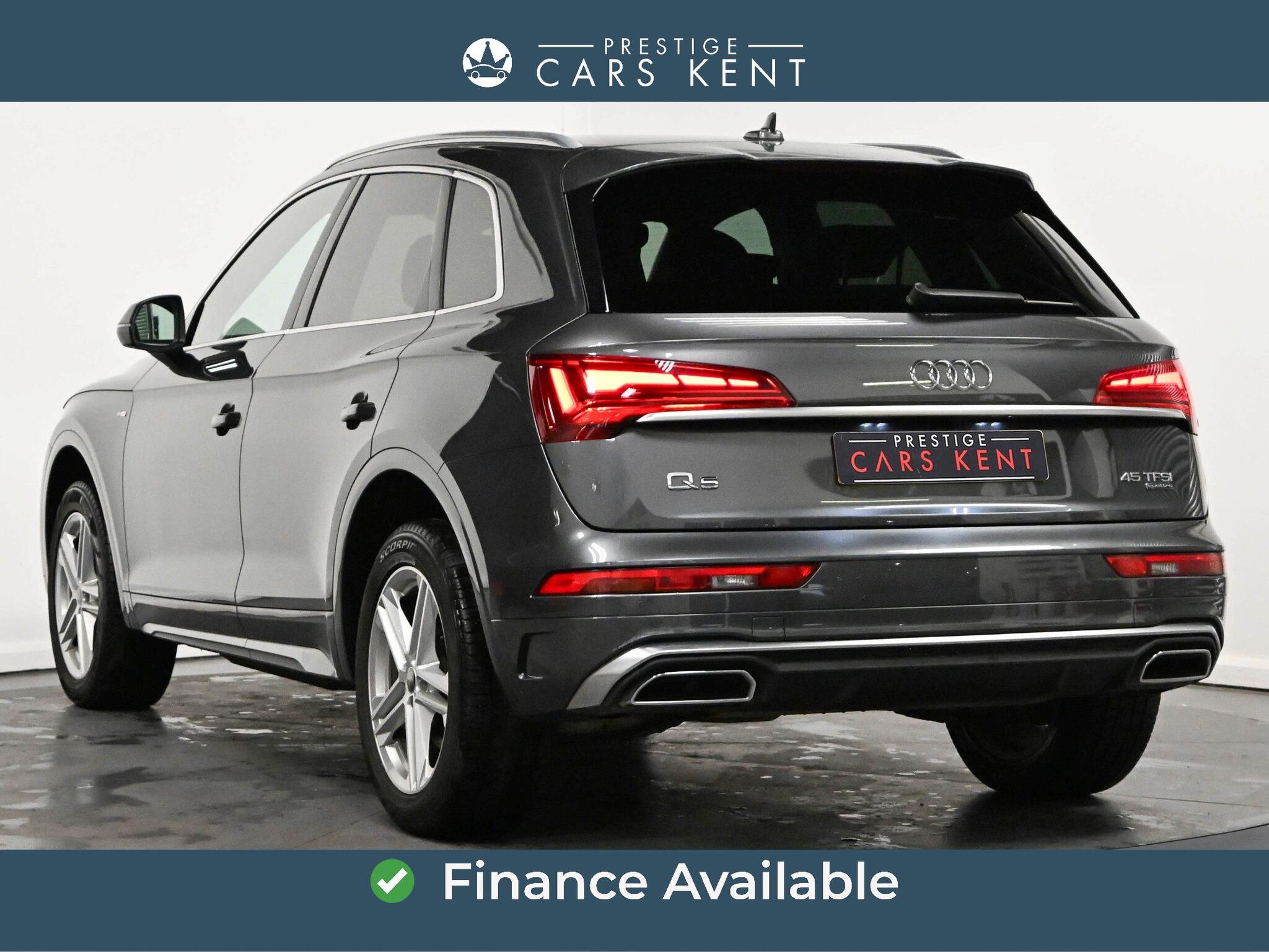 Audi Q5 view 3