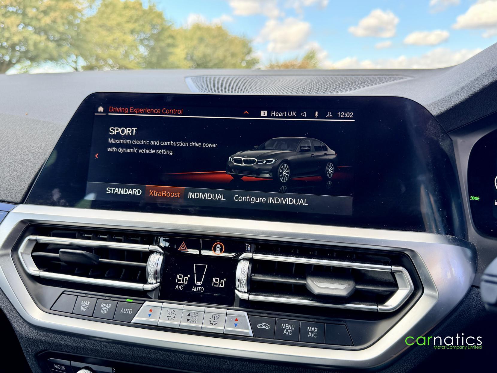 BMW 3 Series view 32