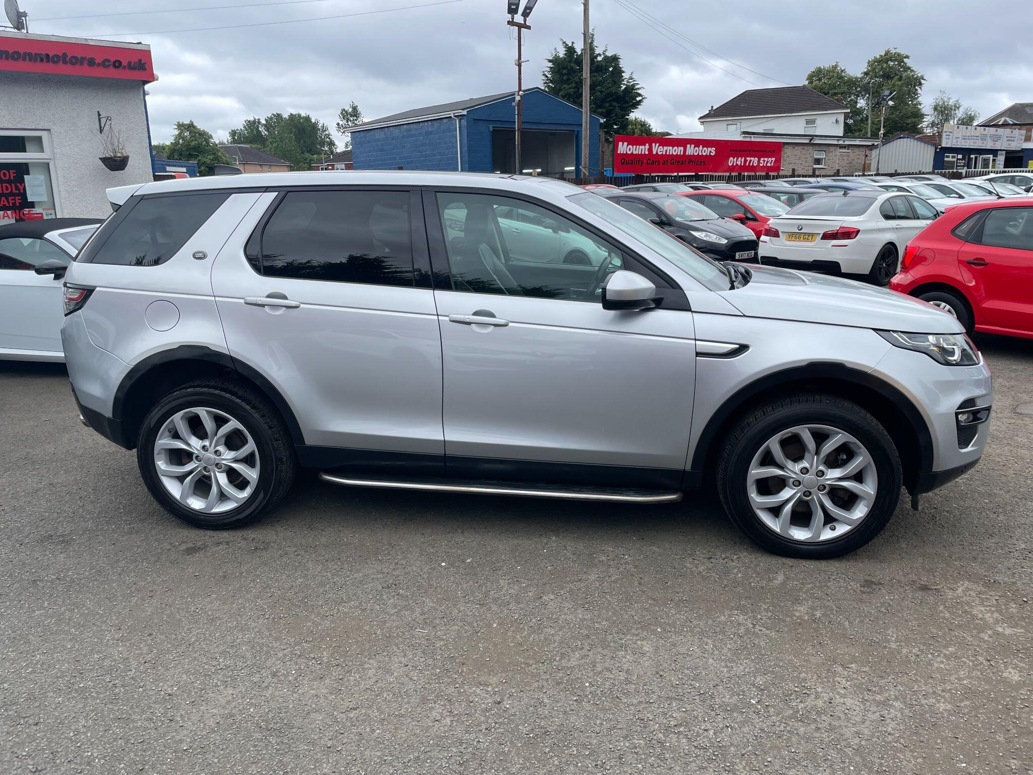 Land Rover Discovery Sport view 12