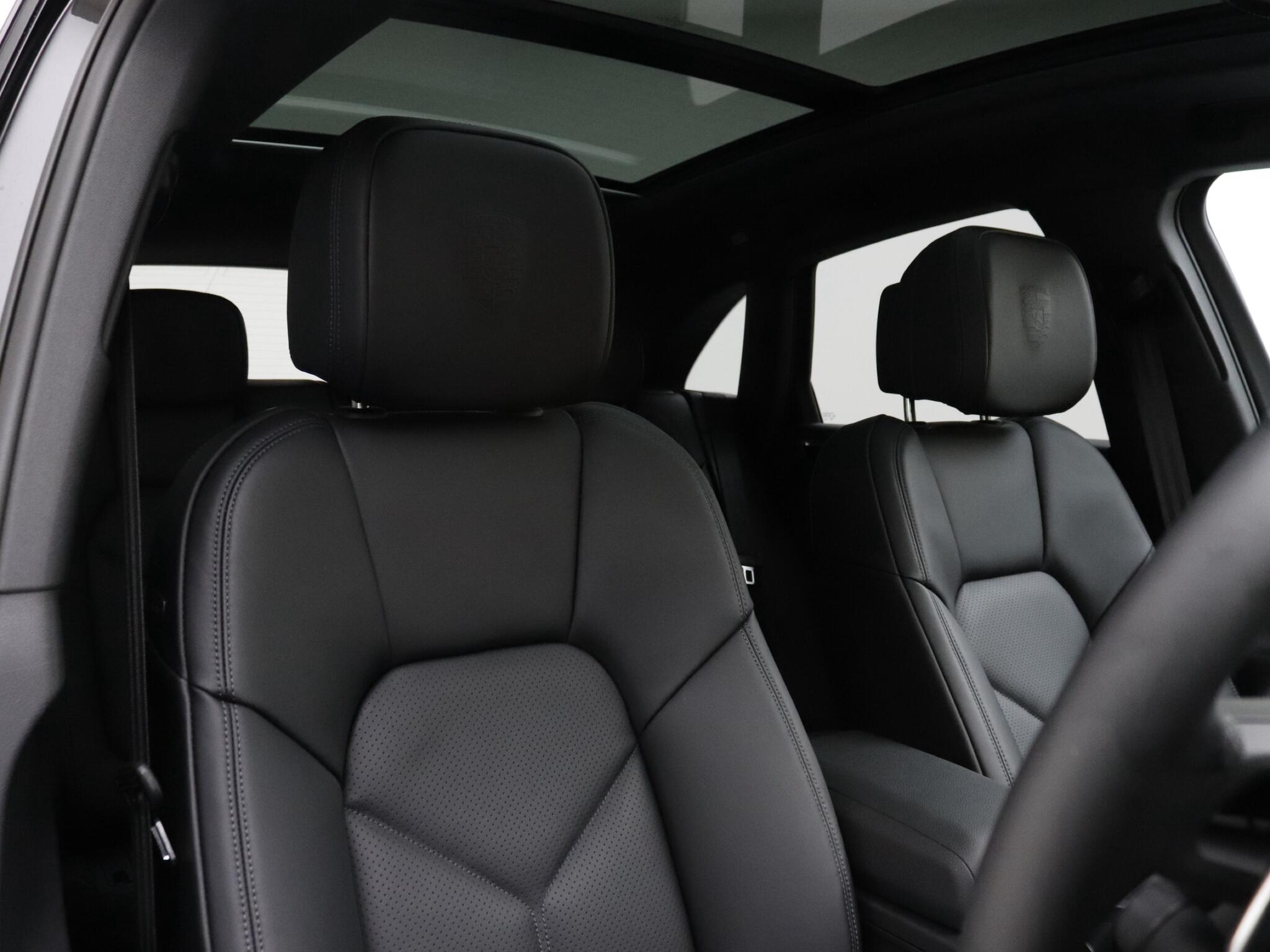 Porsche Macan view 31