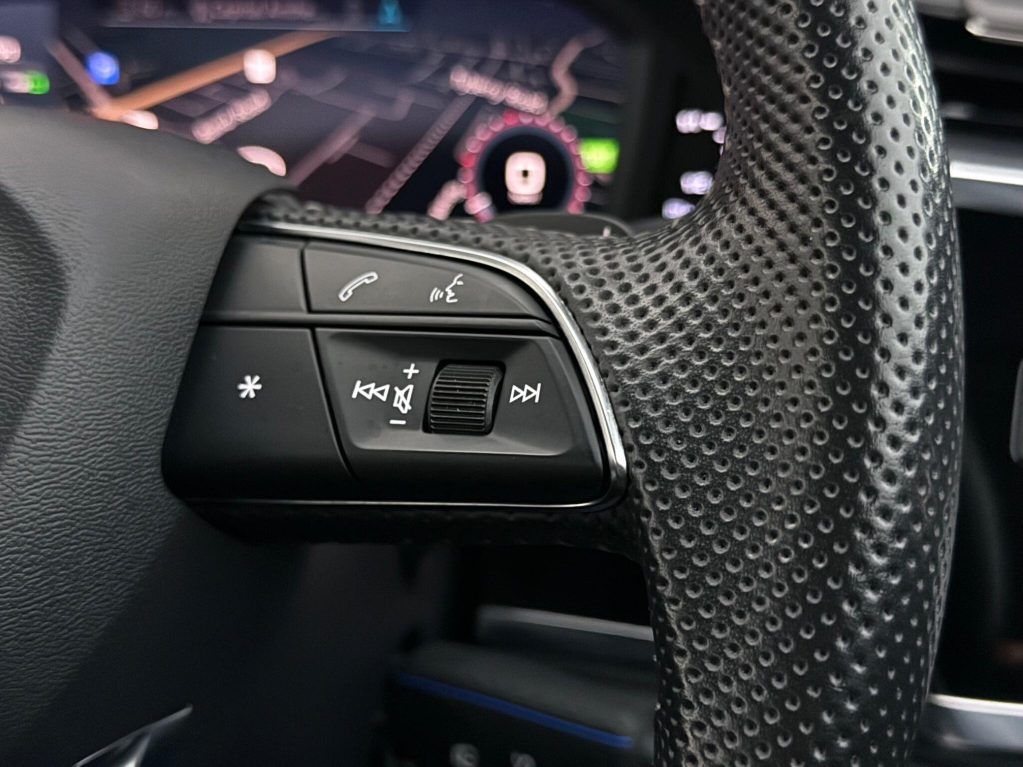 Audi Q3 view 22