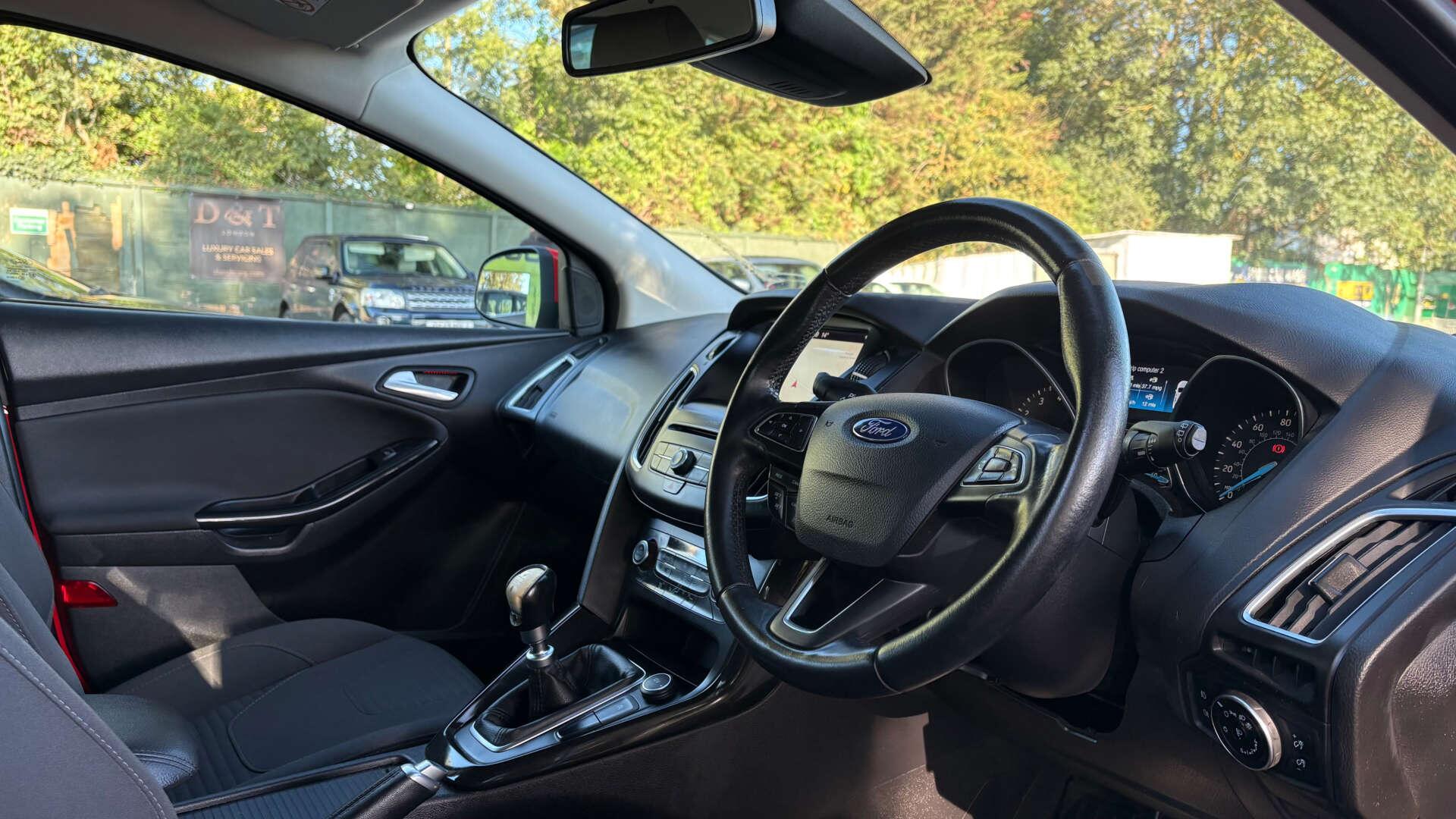 Ford Focus view 7