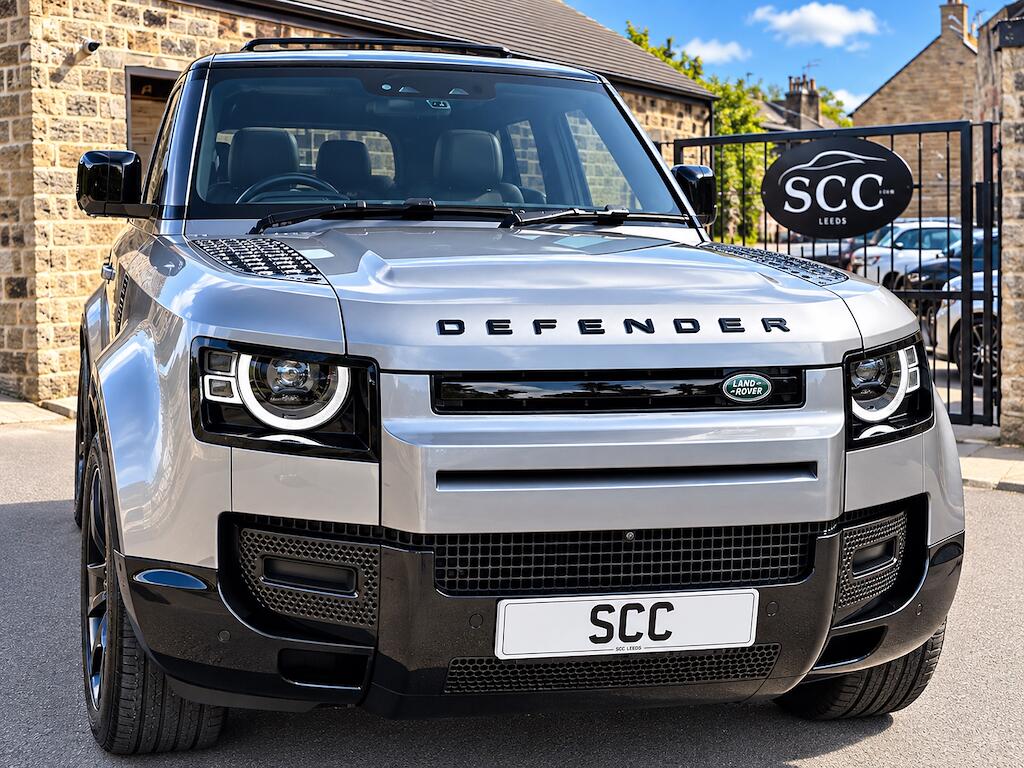 Land Rover Defender view 4