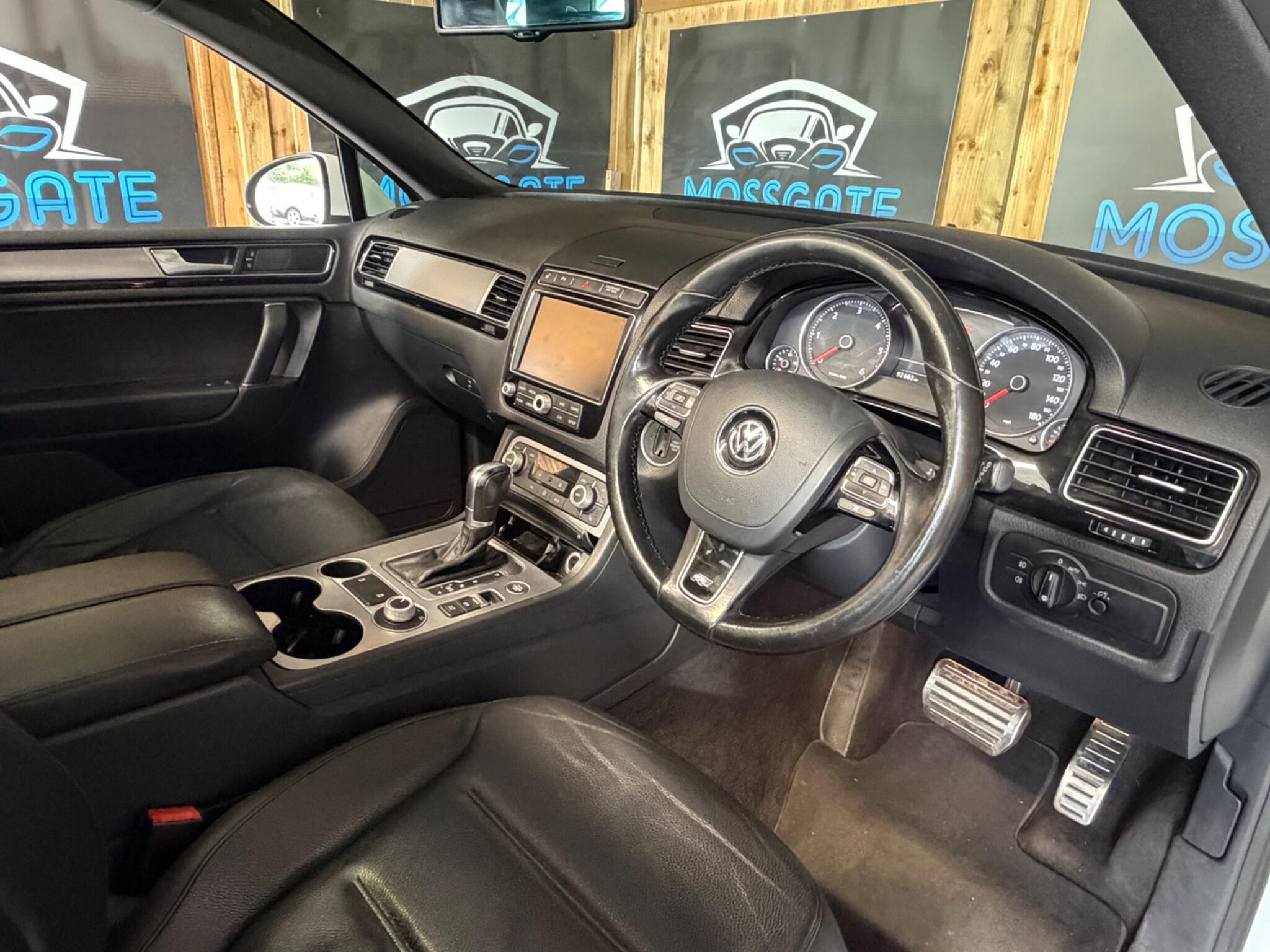 Volkswagen Touareg view 19