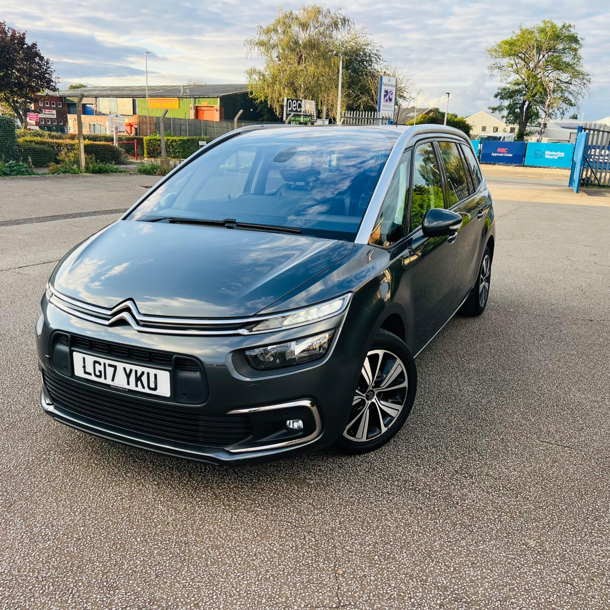 Citroen Grand C4 Picasso view 4