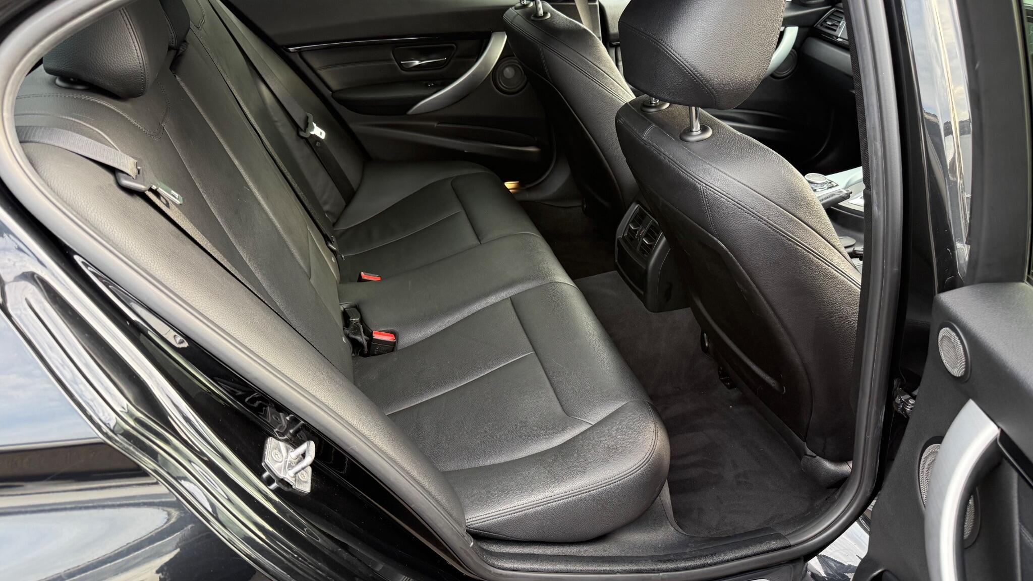 BMW 3 Series view 28