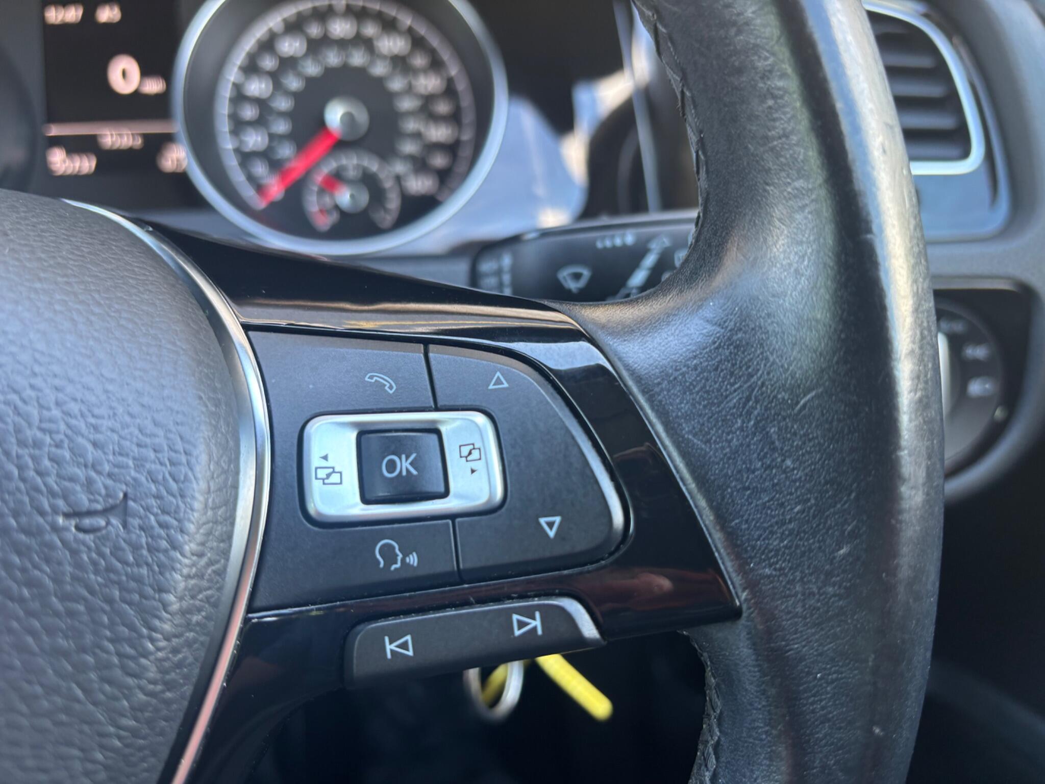 Volkswagen Golf view 19