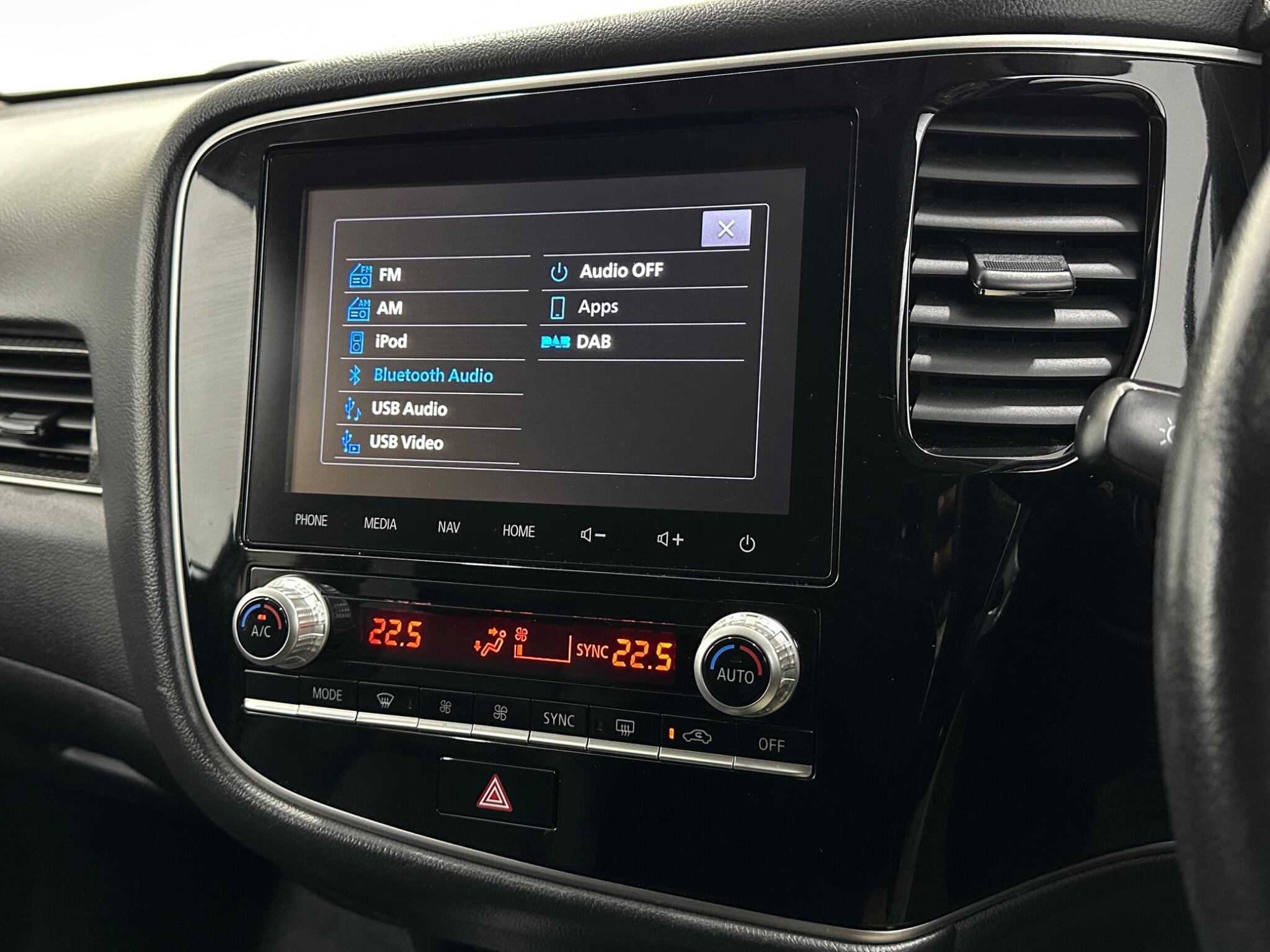 Mitsubishi Outlander view 25