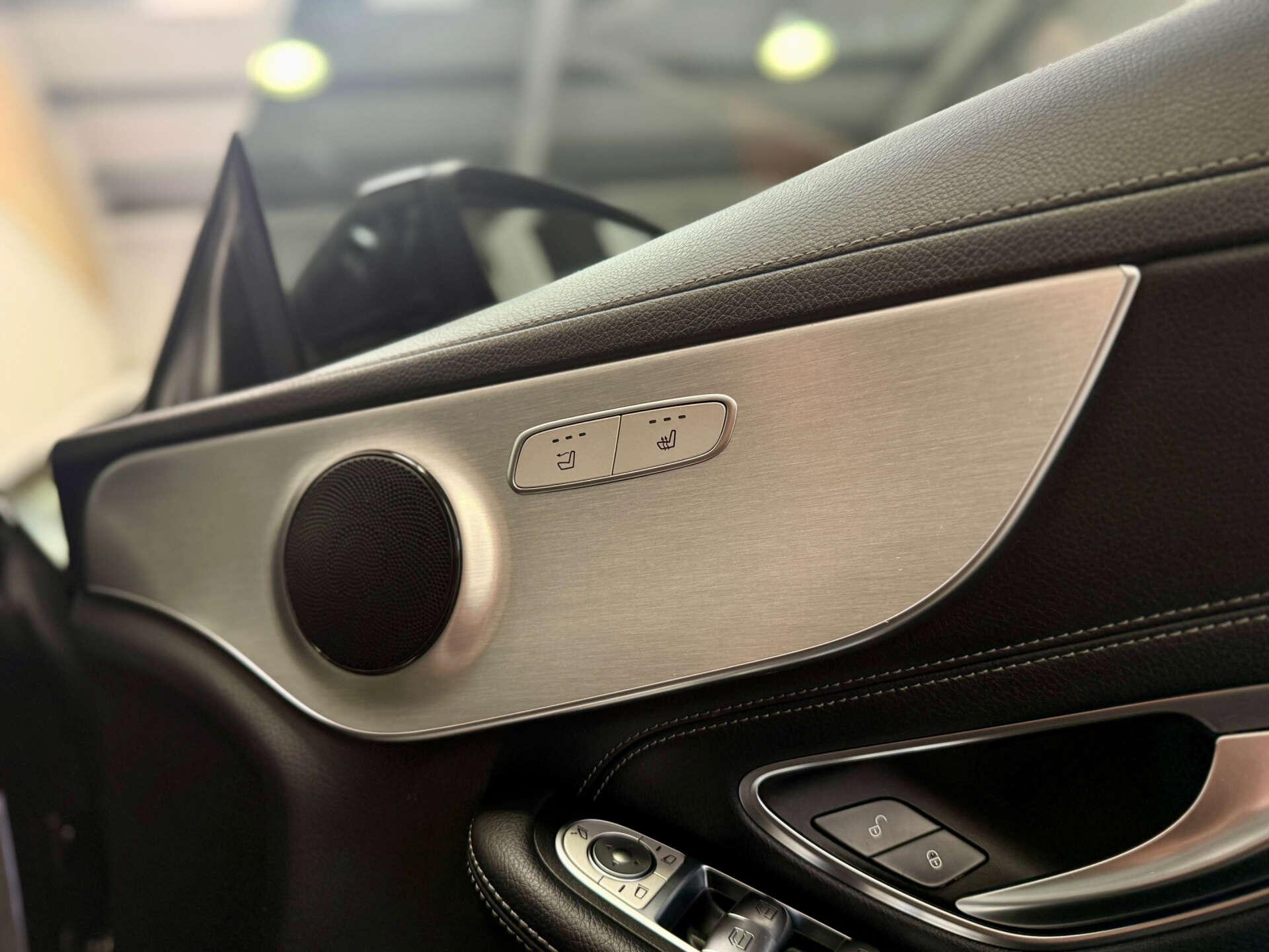 Mercedes-Benz C-Class view 30