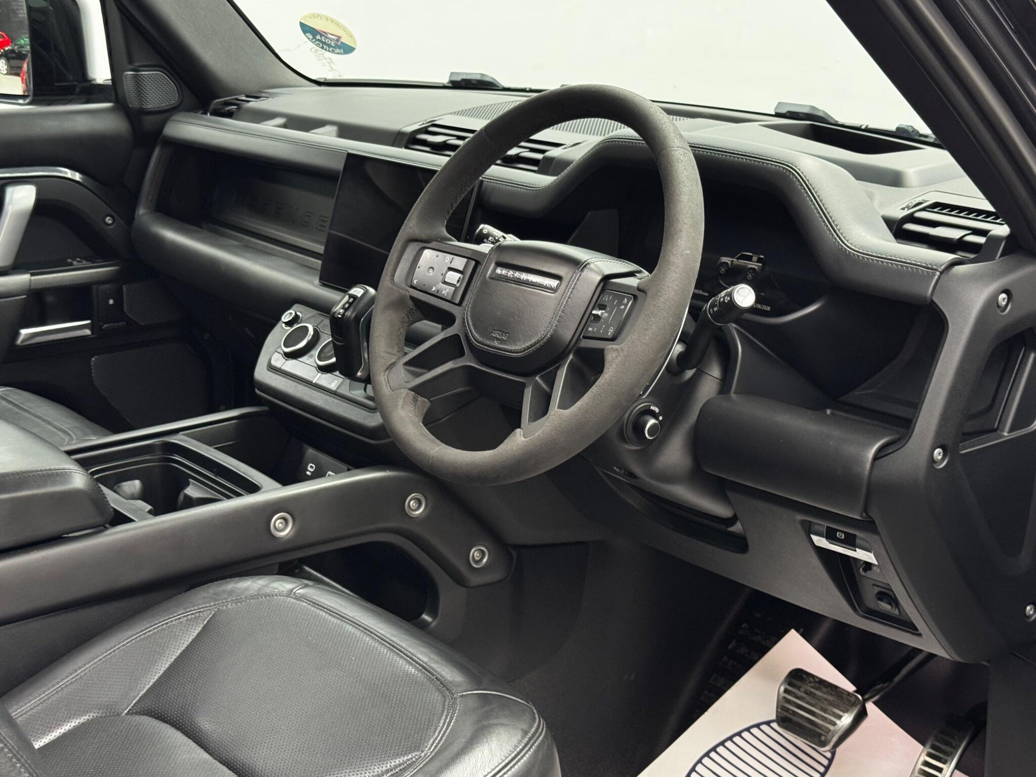 Land Rover Defender view 41