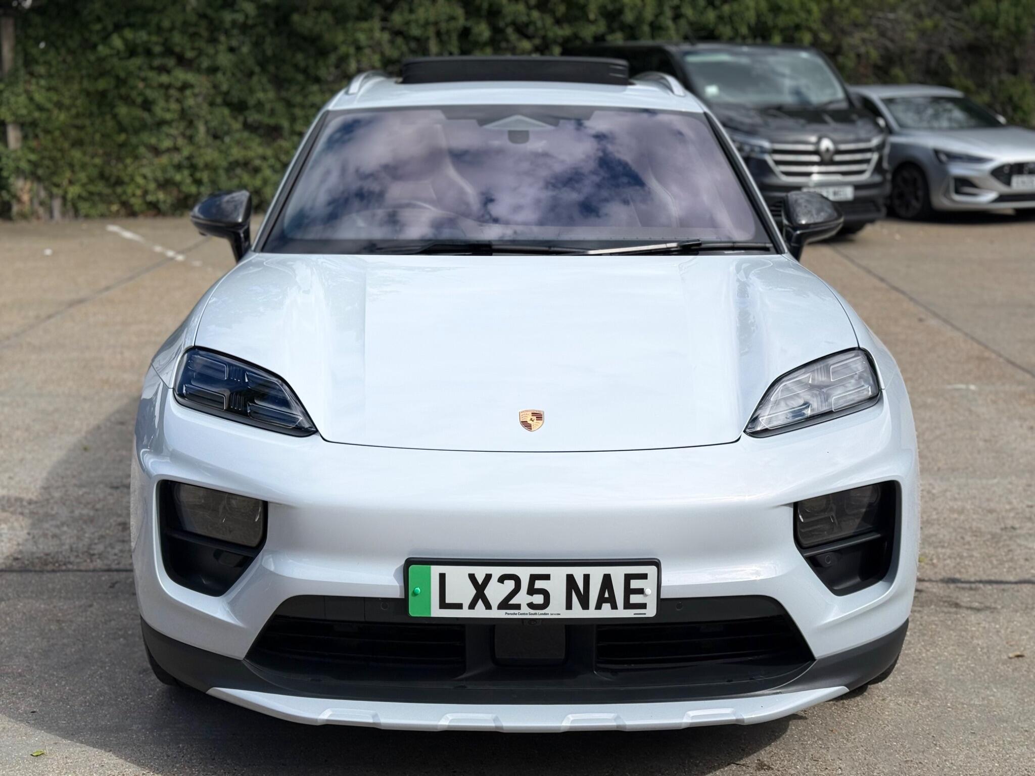 Porsche Macan view 6