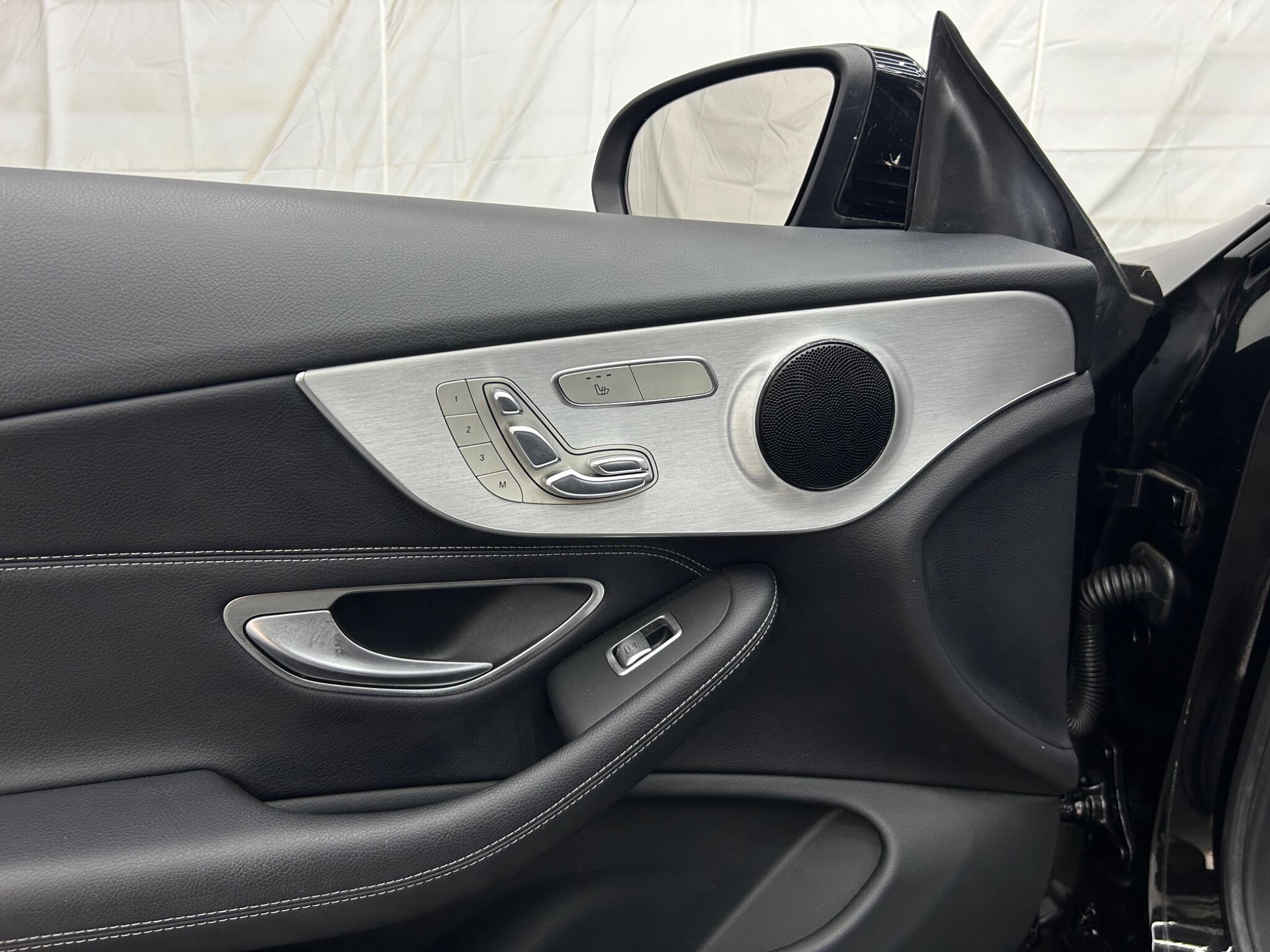 Mercedes-Benz C-Class view 50