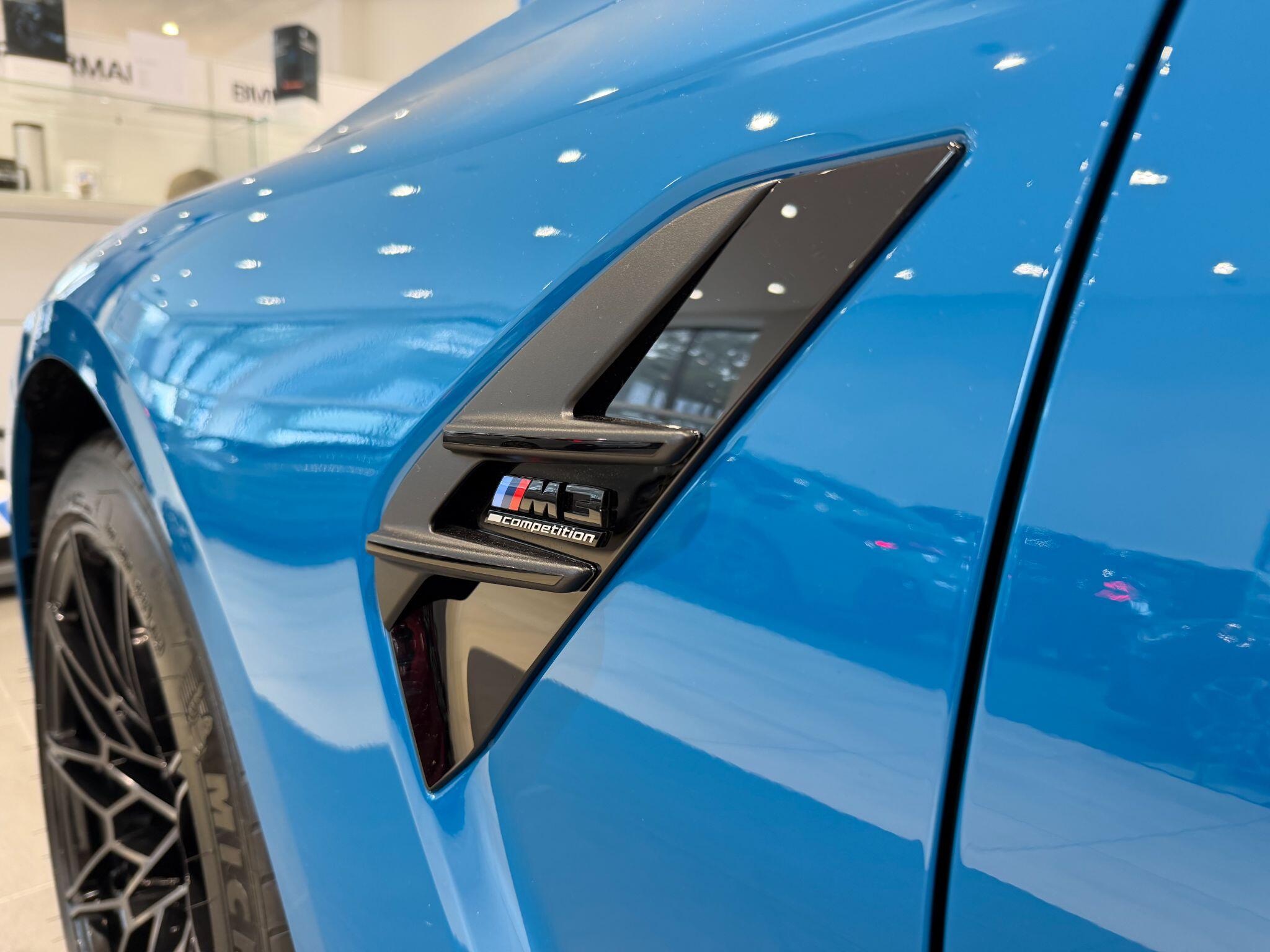BMW M3 view 9
