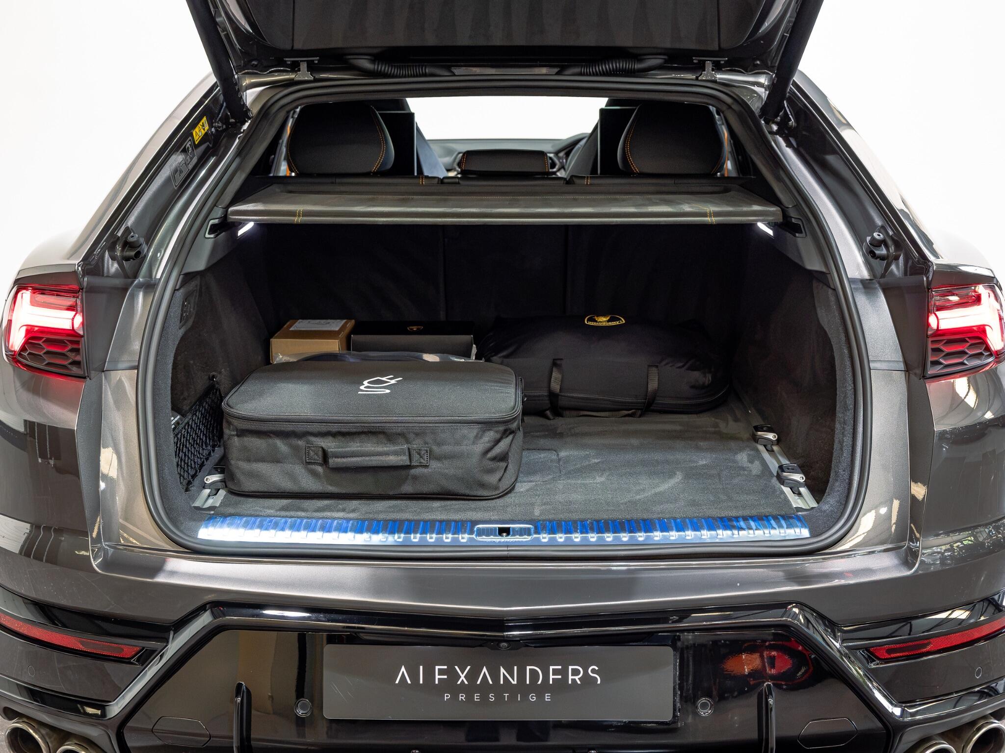 Lamborghini Urus view 32