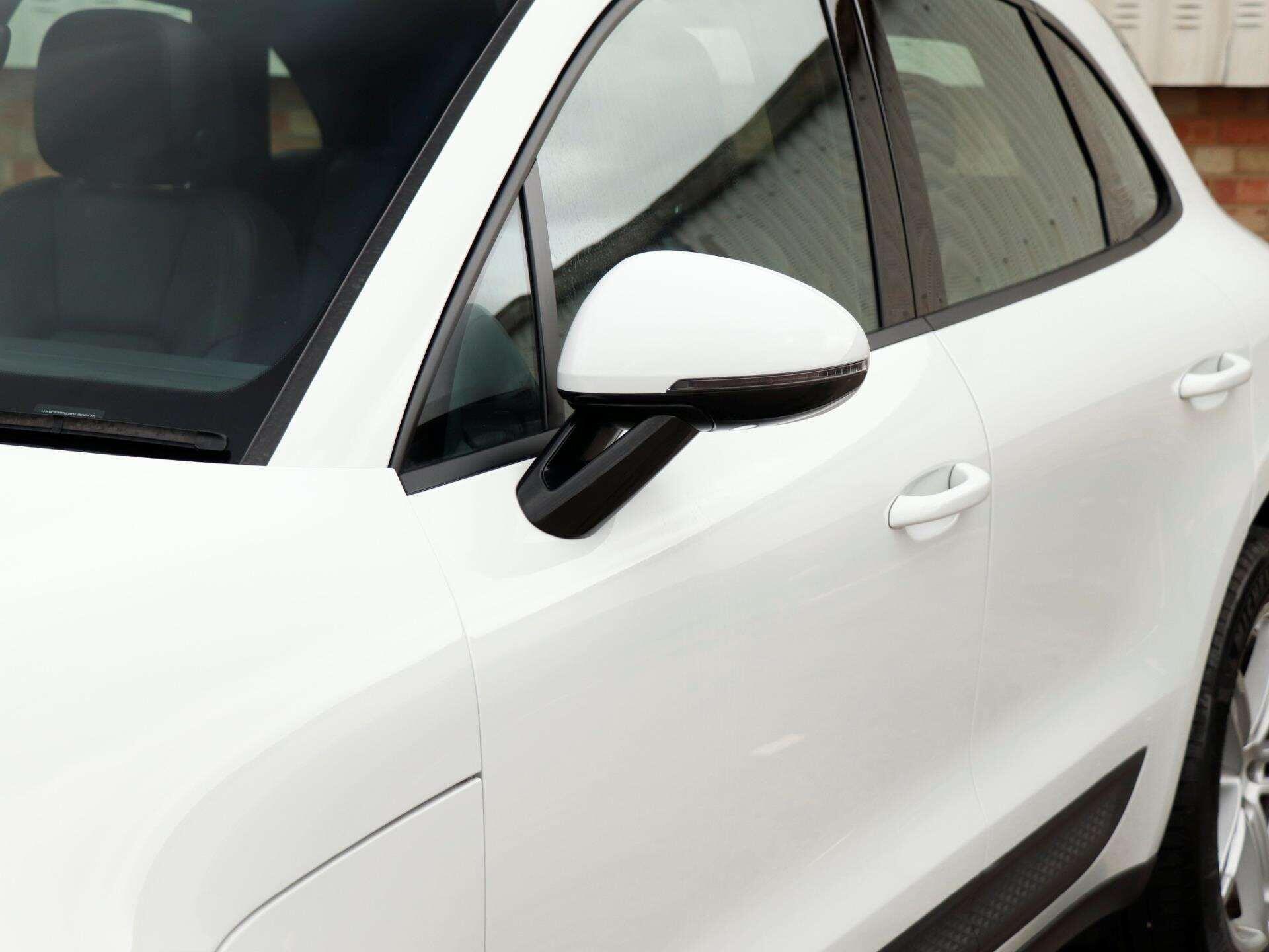 Porsche Macan view 28