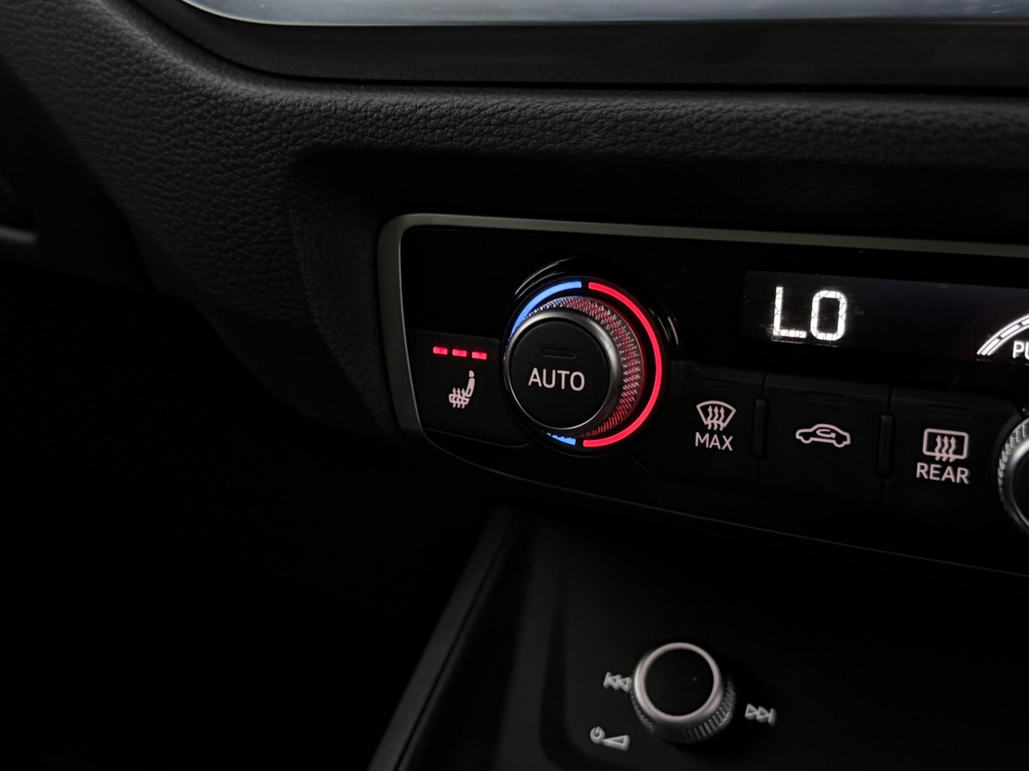 Audi Q3 view 24