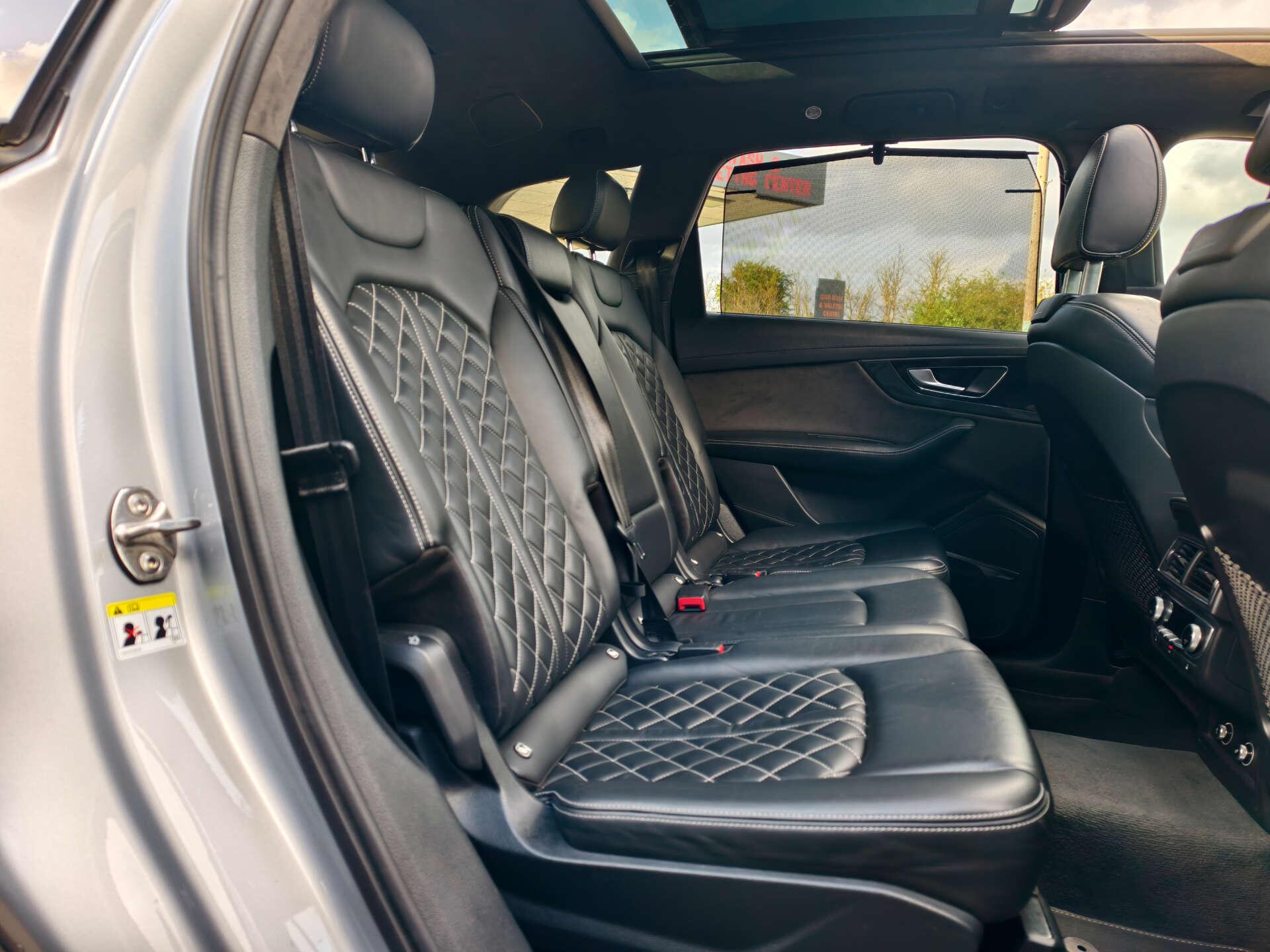 Audi Q7 view 28