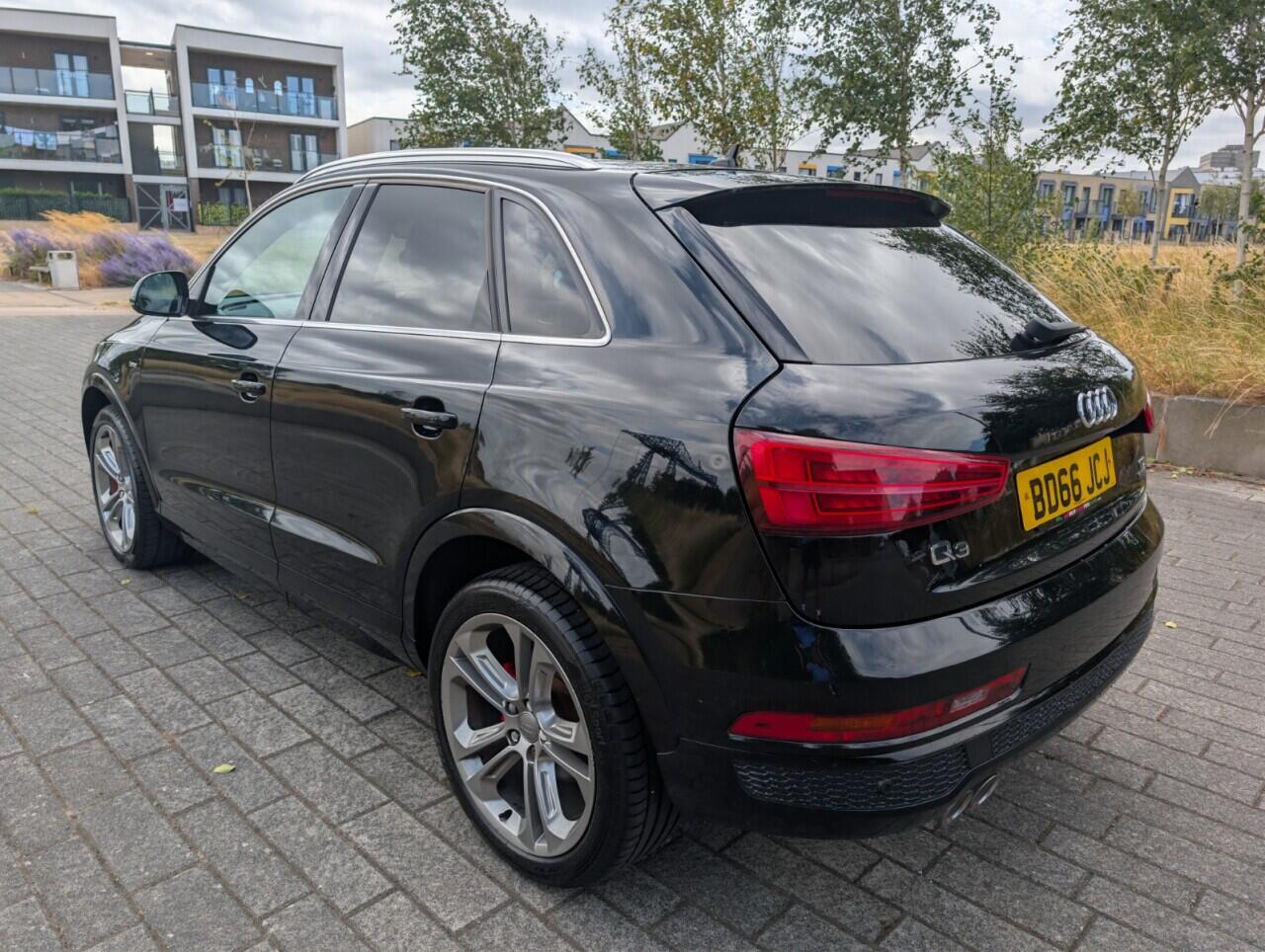 Audi Q3 view 15