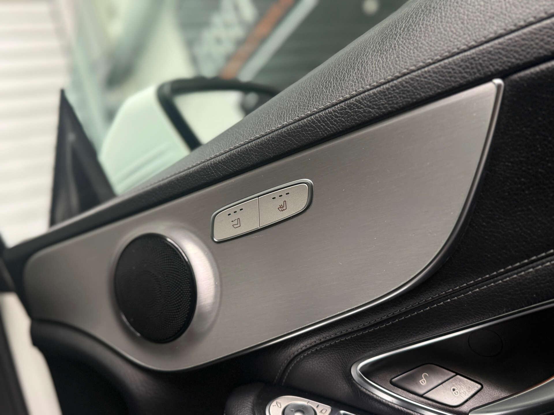 Mercedes-Benz C-Class view 26