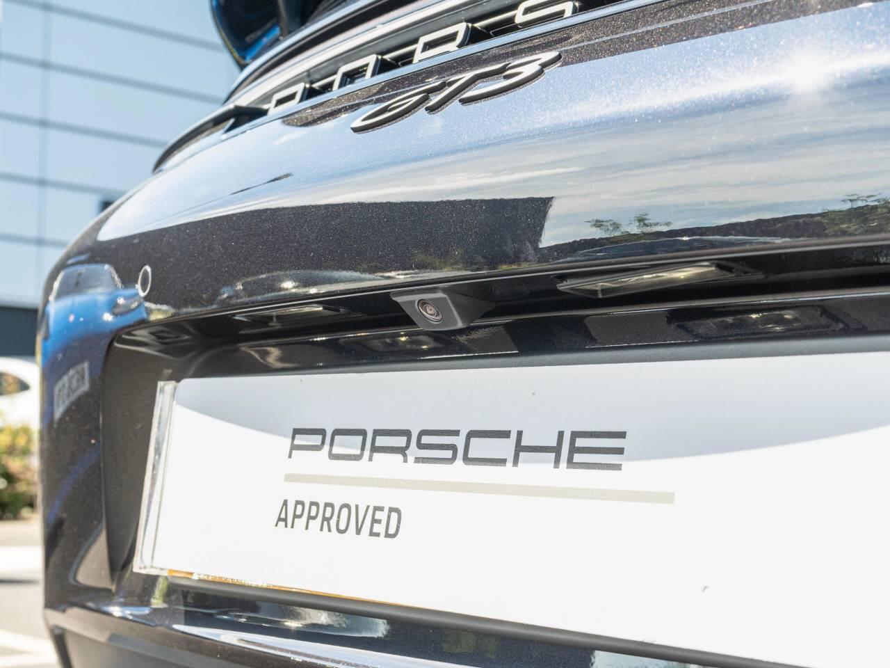 Porsche 911 view 17