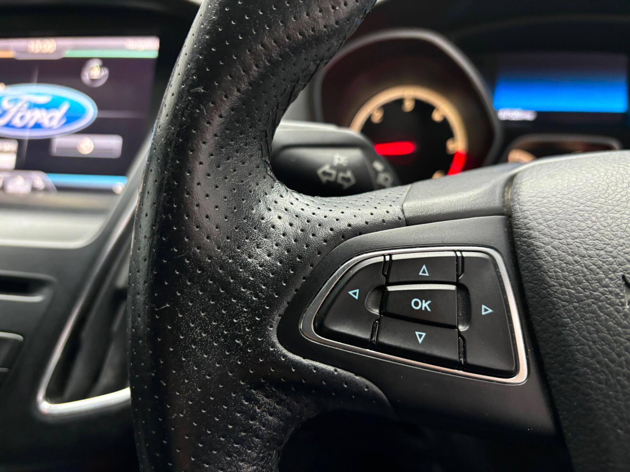 Ford Focus view 12