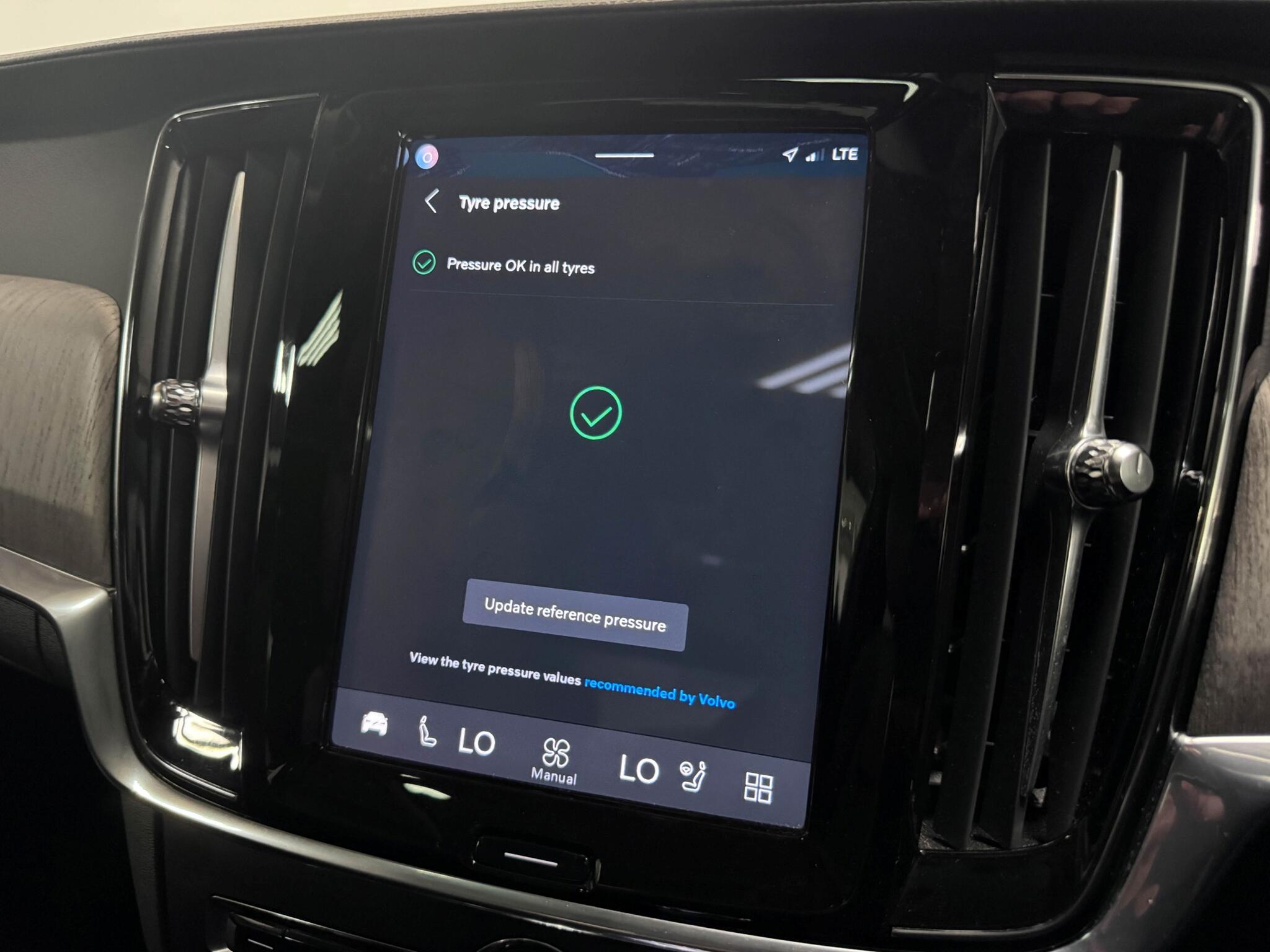 Volvo S90 view 44