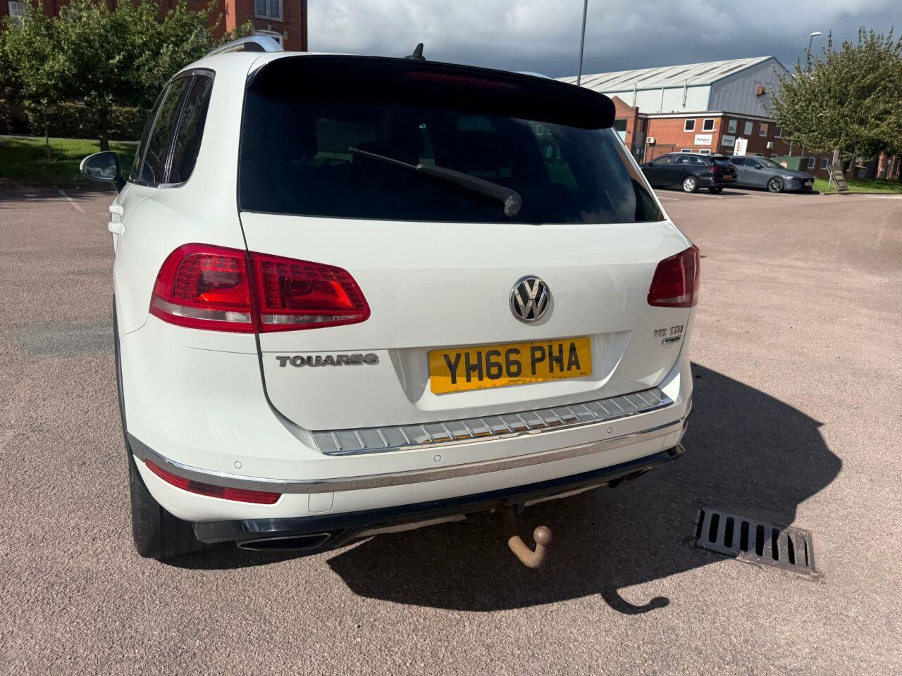 Volkswagen Touareg view 17