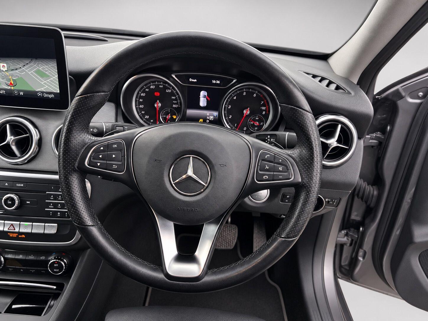 Mercedes-Benz Gla view 27