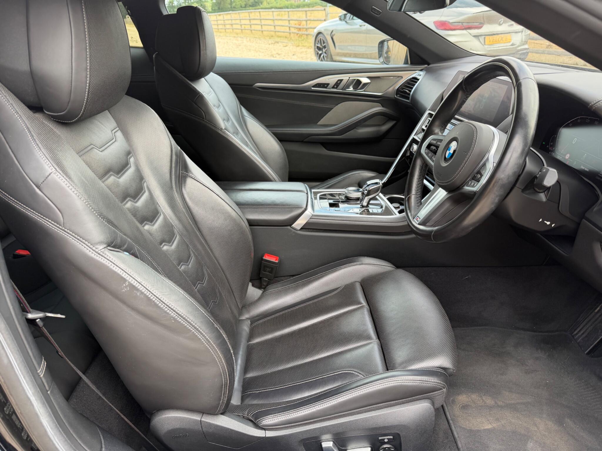 BMW 8 Series view 12
