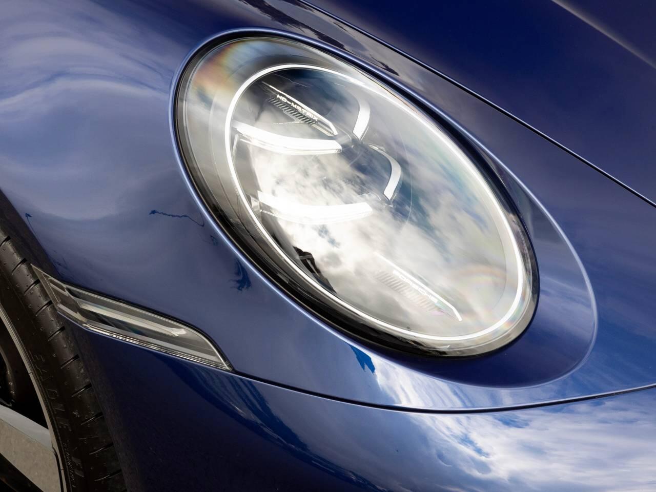 Porsche 911 view 32