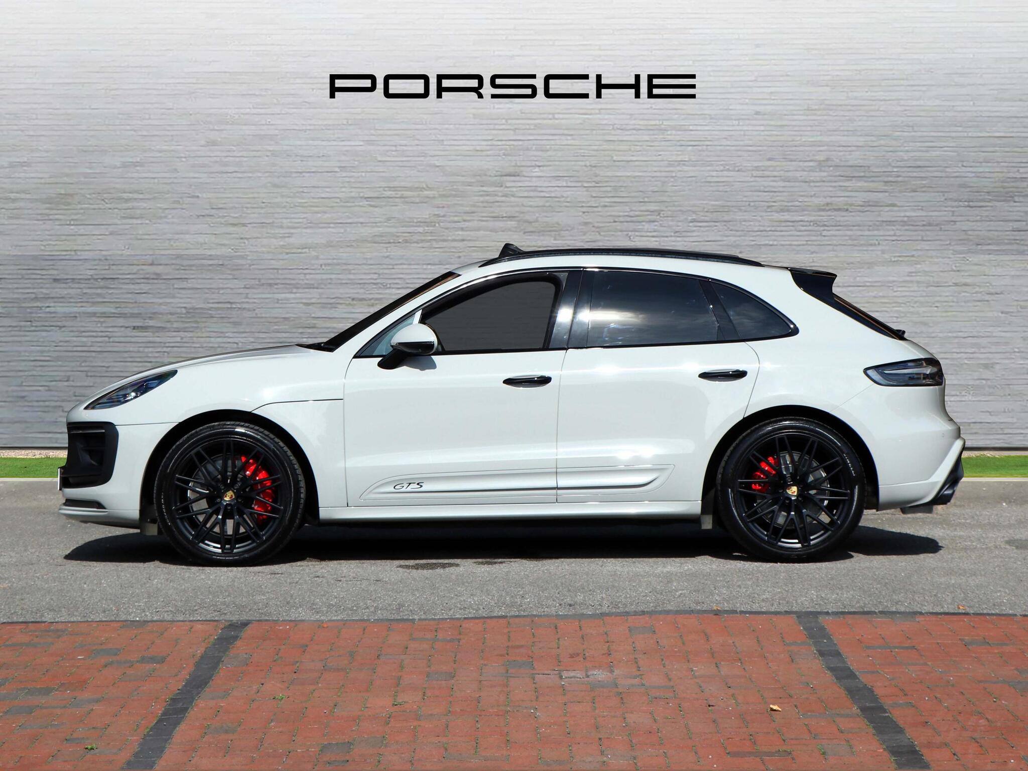 Porsche Macan view 6