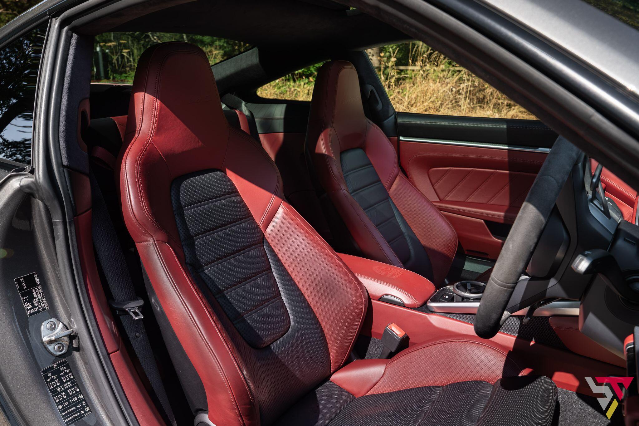 Porsche 911 view 4