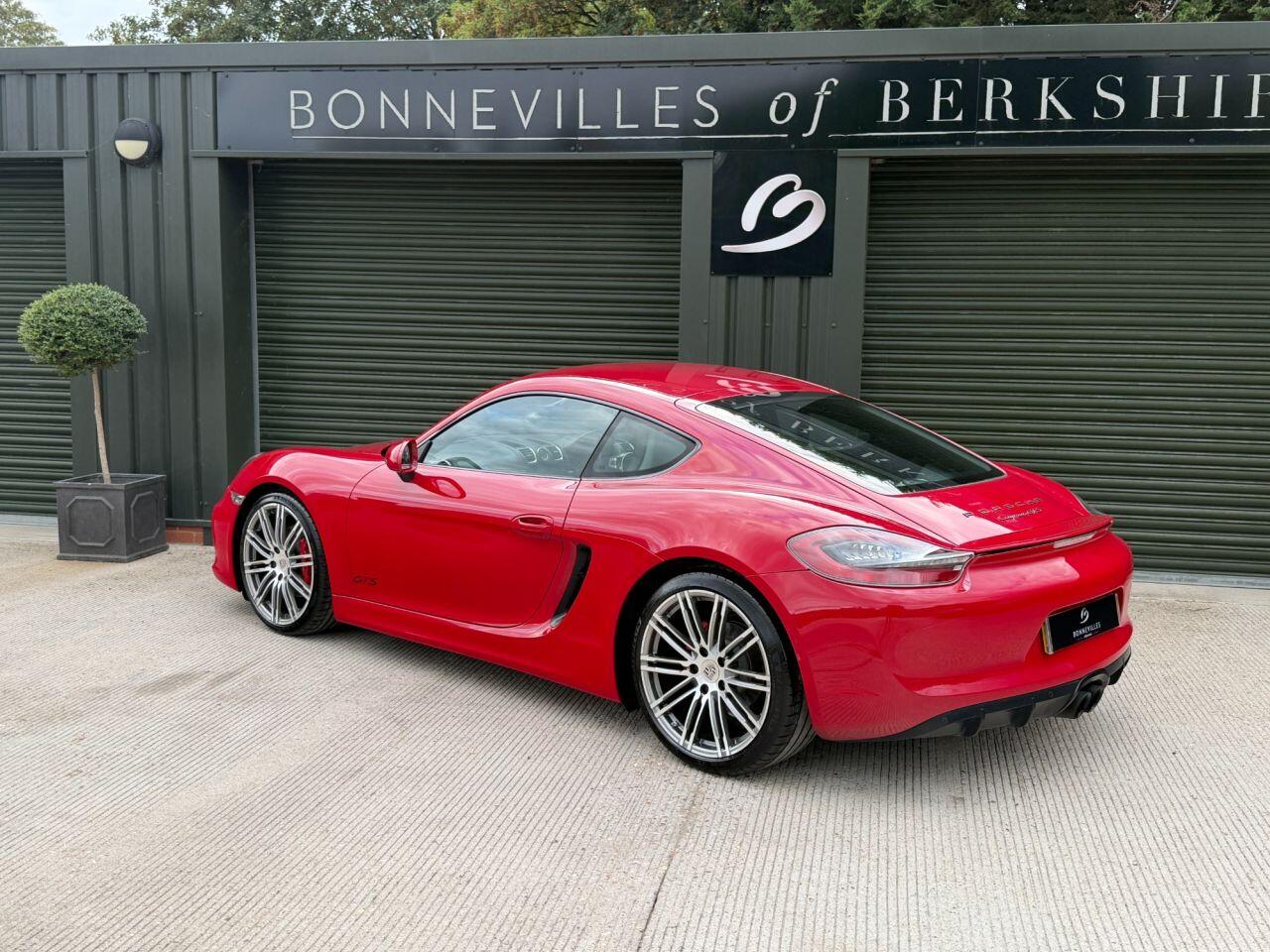 Porsche Cayman view 22