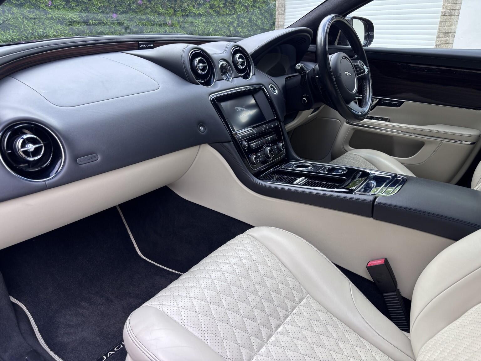 Jaguar XJ view 20