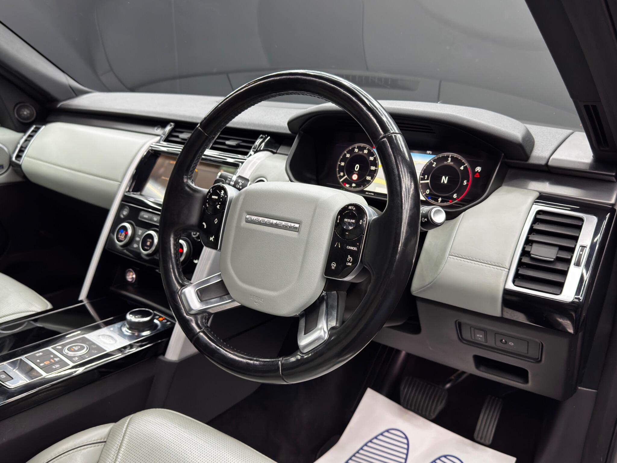 Land Rover Discovery view 9