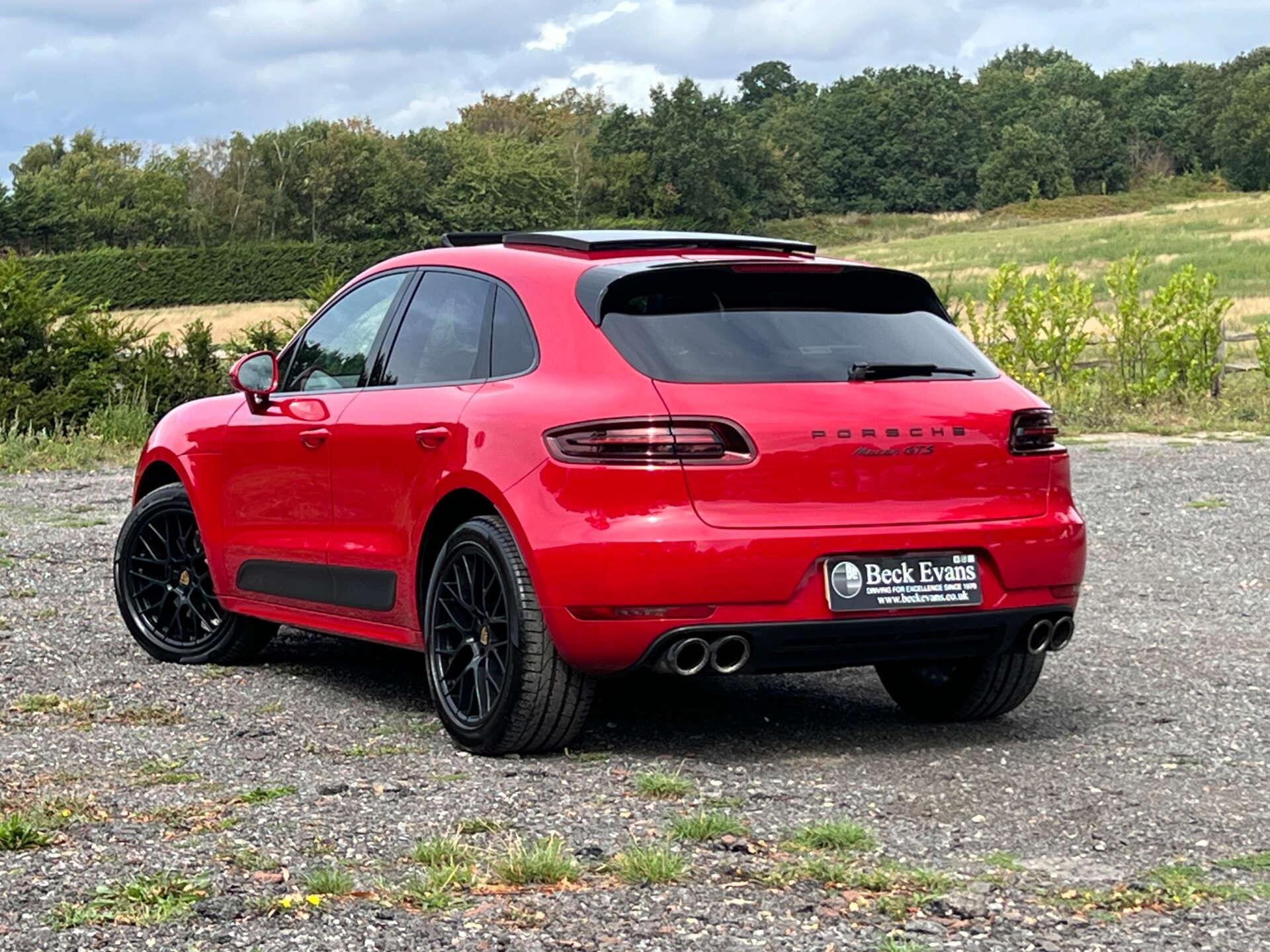 Porsche Macan view 29