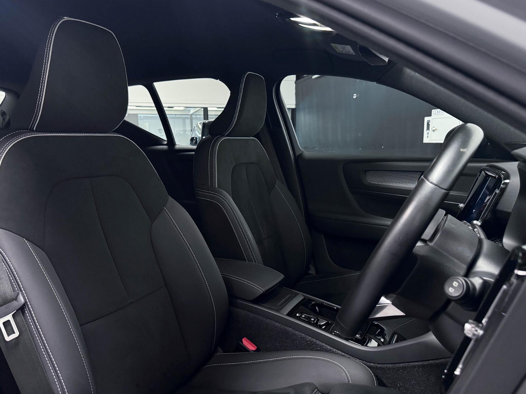 Volvo XC40 view 27