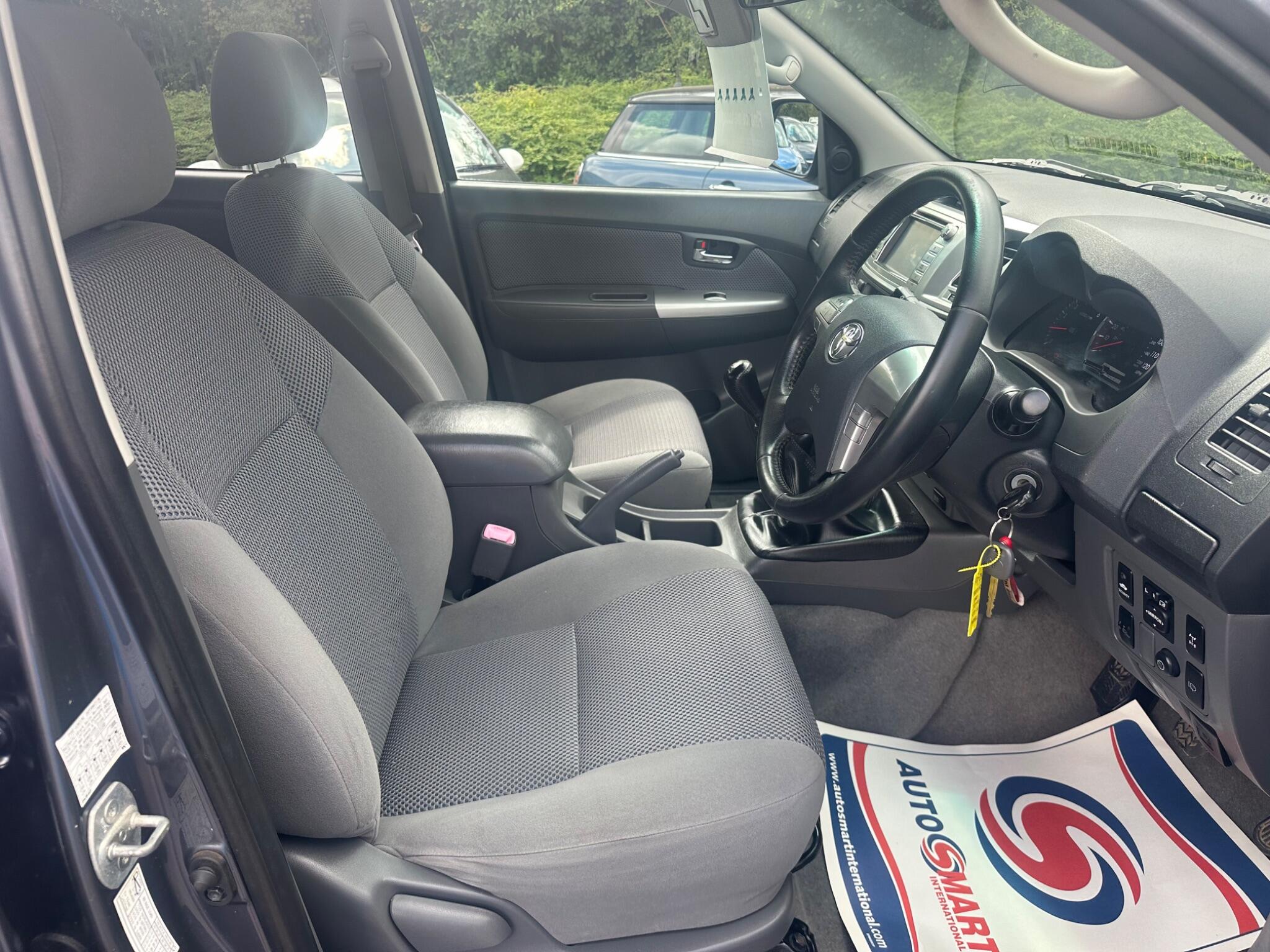Toyota Hilux view 22