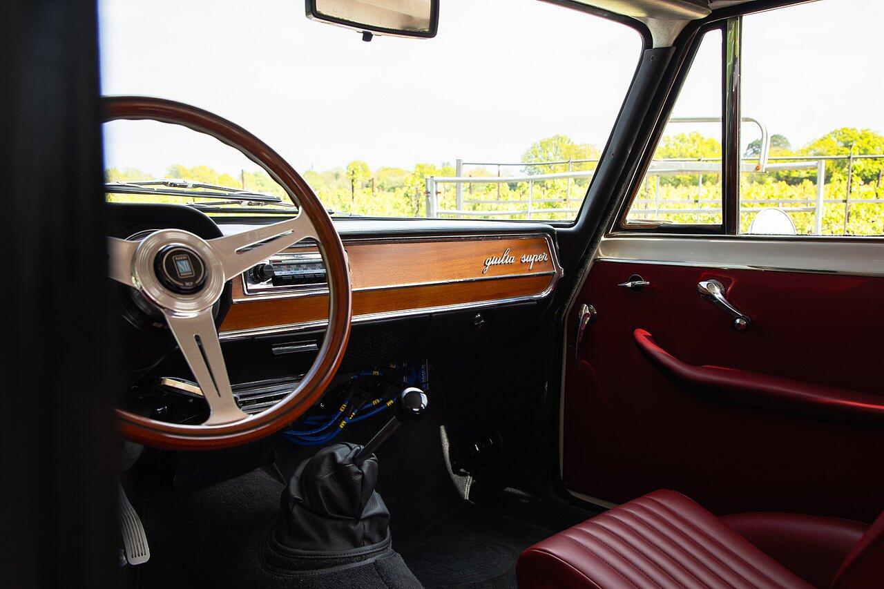Alfa Romeo Giulia view 10
