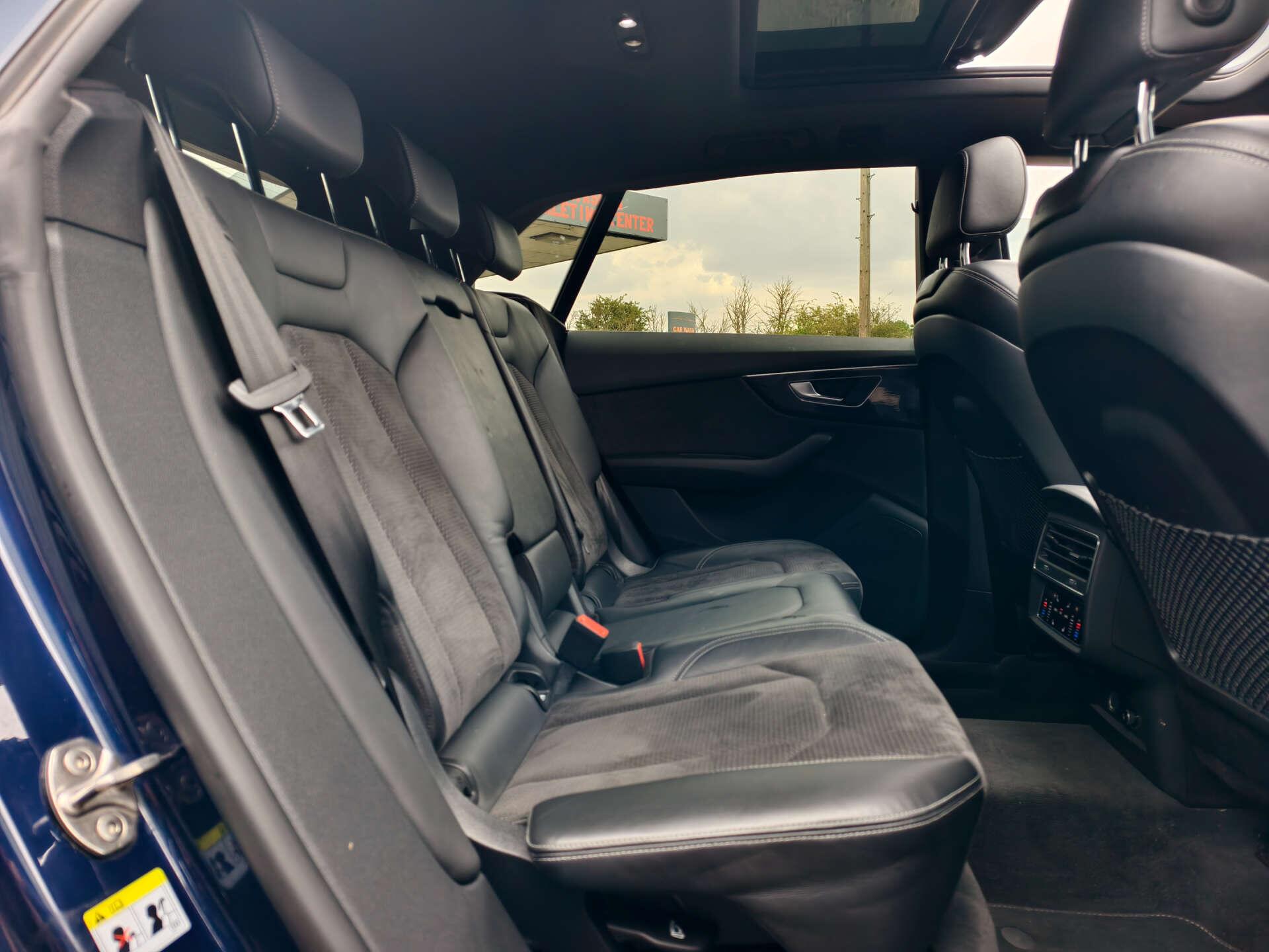 Audi Q8 view 29