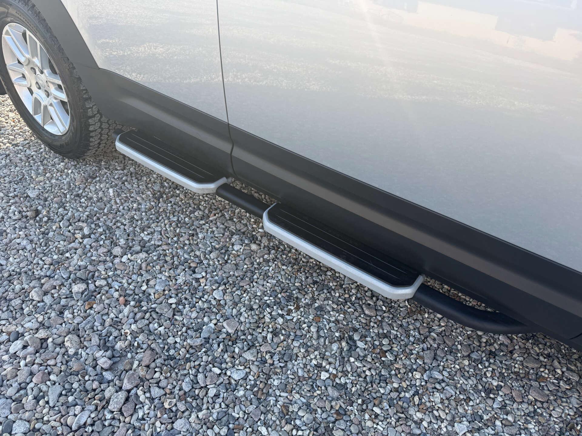 Land Rover Defender view 14