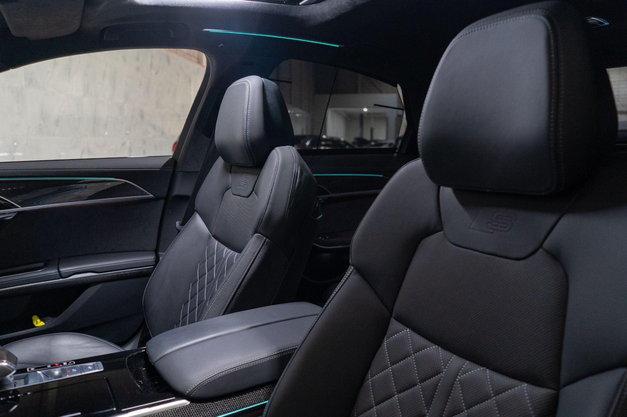 Audi S8 view 40