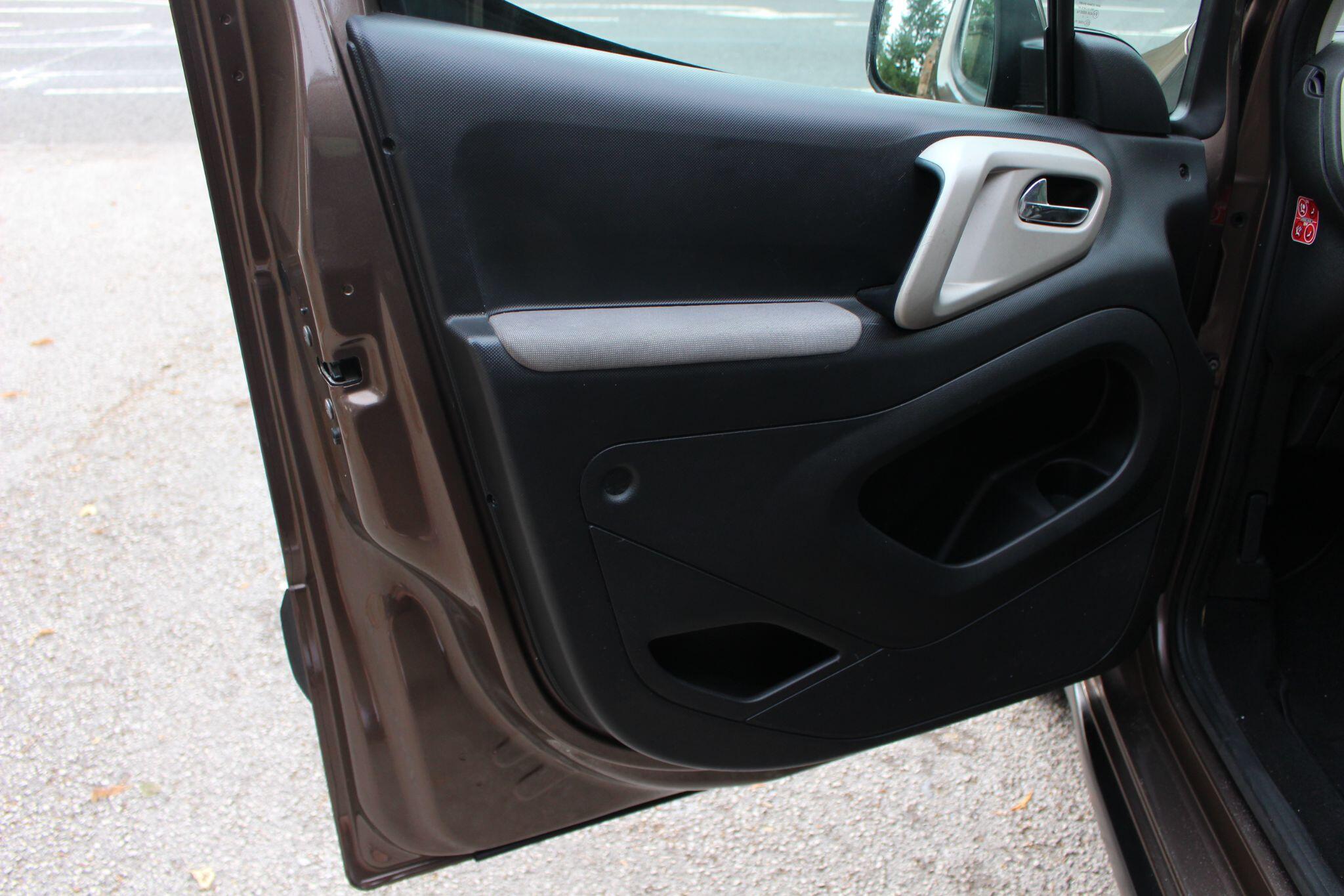 Peugeot Partner Tepee view 19