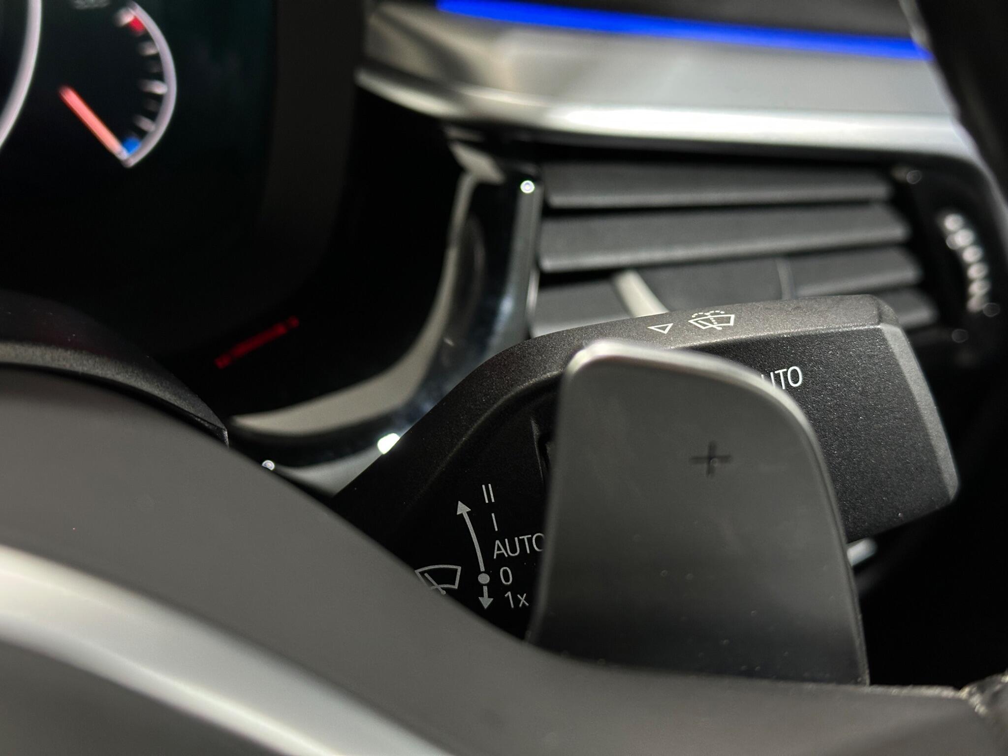 BMW 5 Series view 16