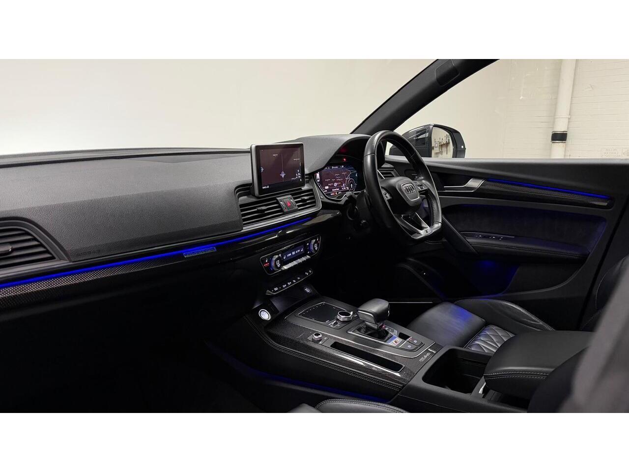 Audi SQ5 view 16