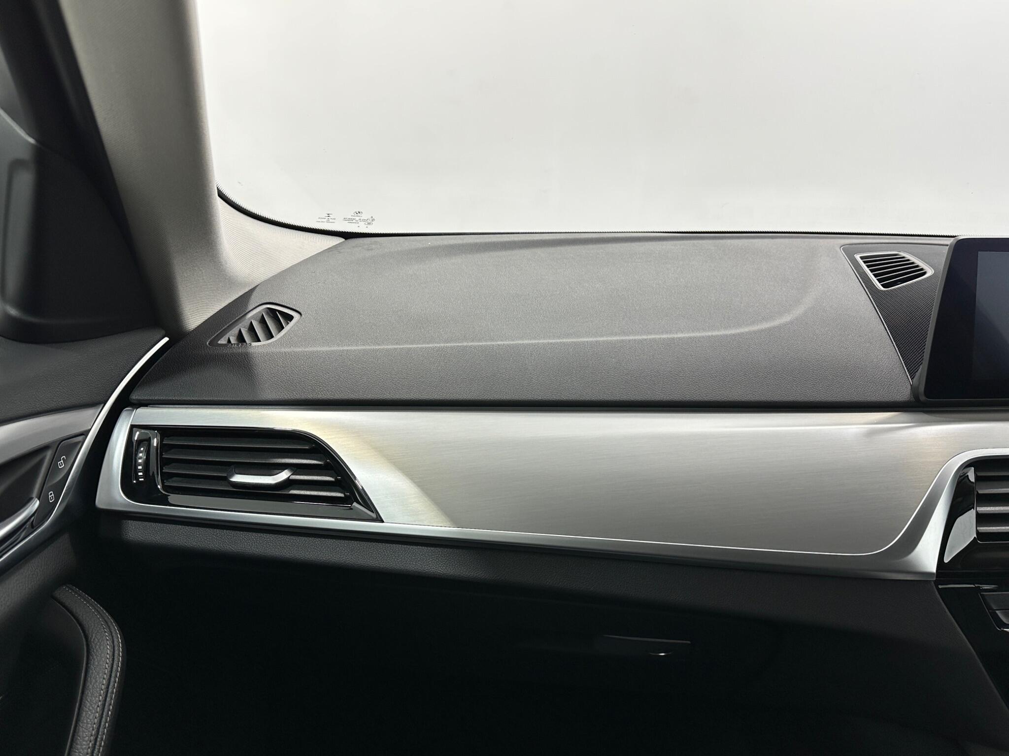BMW 5 Series view 30