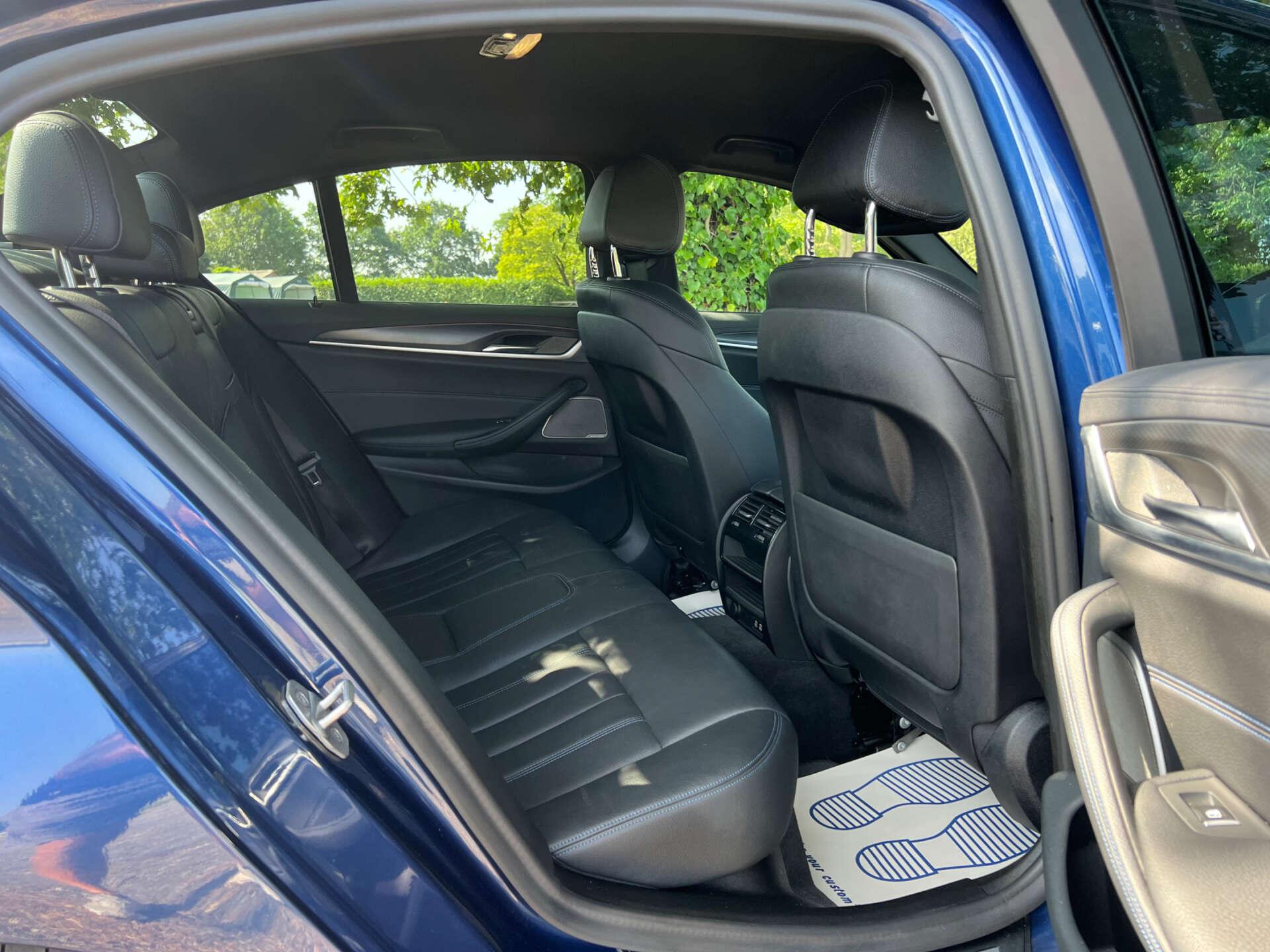 BMW 5 Series view 17